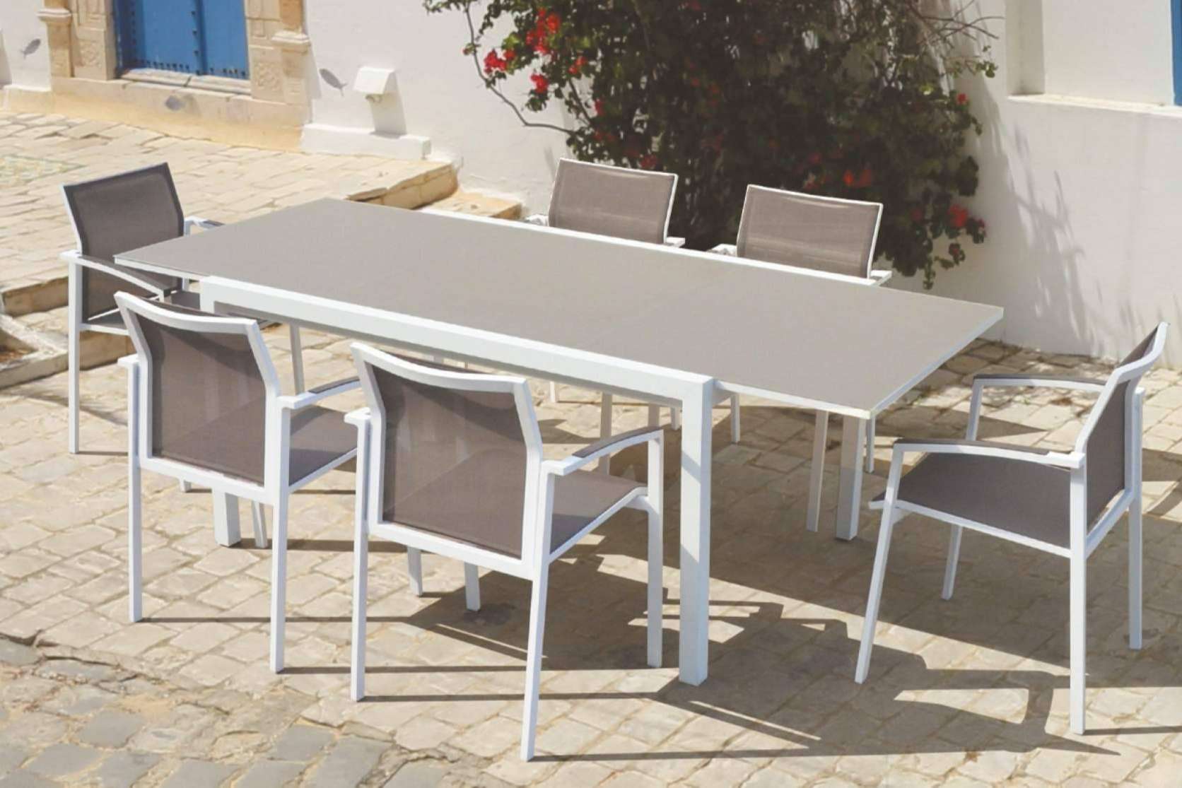 DecoraTuJardín.Com ofrece una amplia variedad de mobiliario, con diseños acogedores que se adaptan a los gustos y necesidades de los clientes