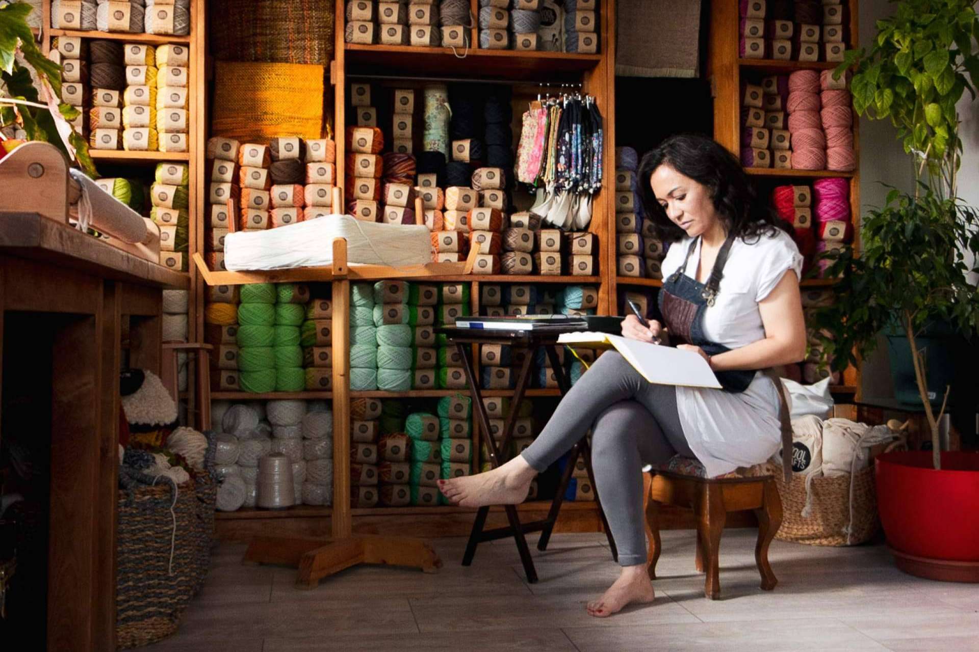 Artistas como Claudia Wool apoyan el arte textil contemporáneo, una tendencia en auge