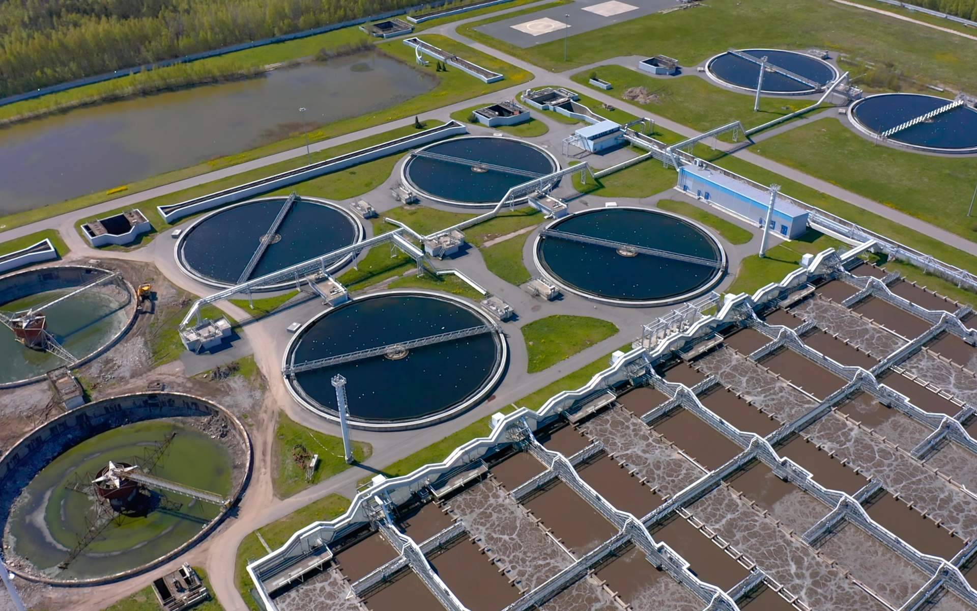 La cantidad de cloro por litro de agua que se debe usar para desinfectar