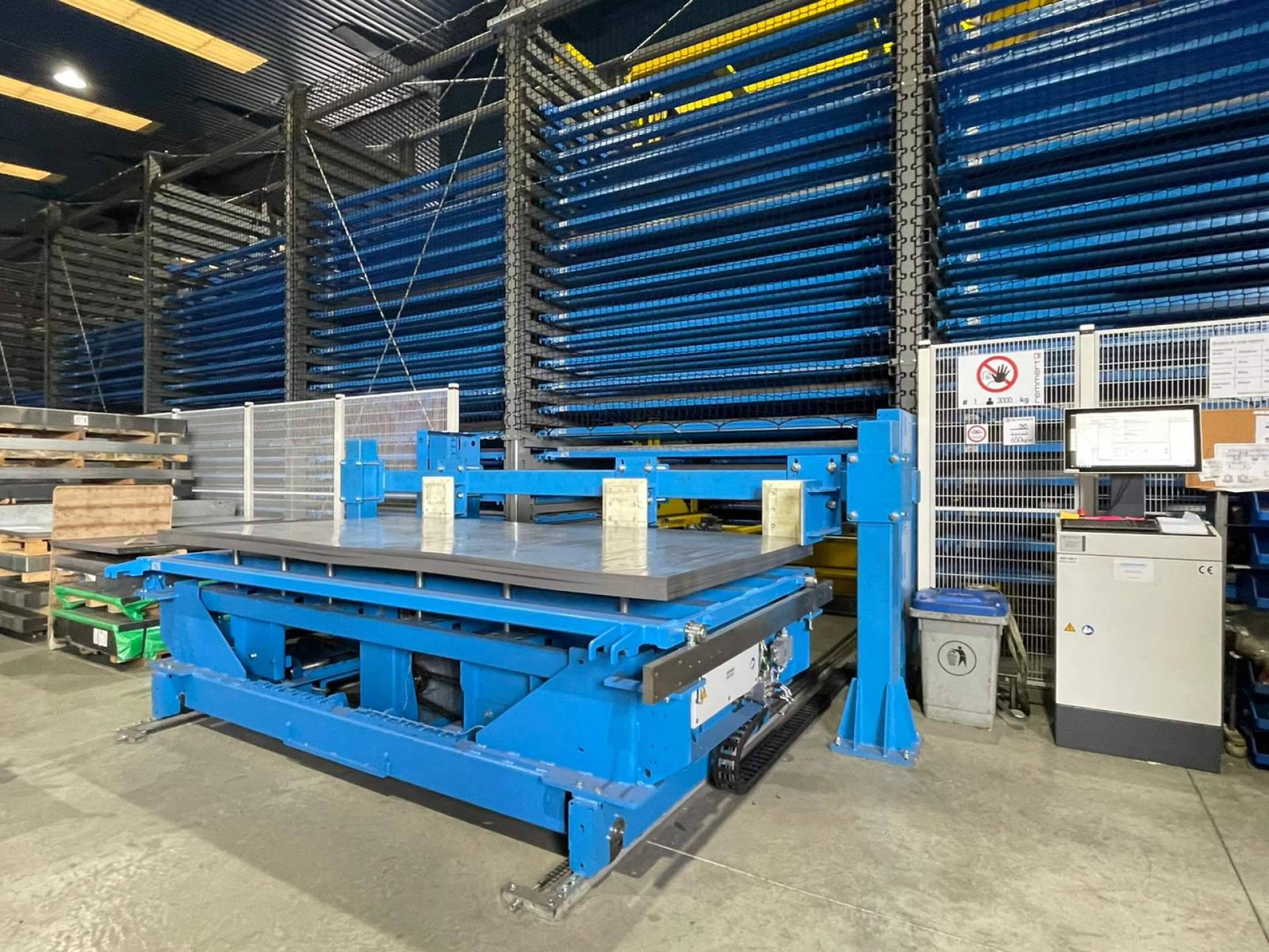 Tubos París presenta su nuevo robot logístico para aumentar la variedad de productos y la capacidad de almacenaje