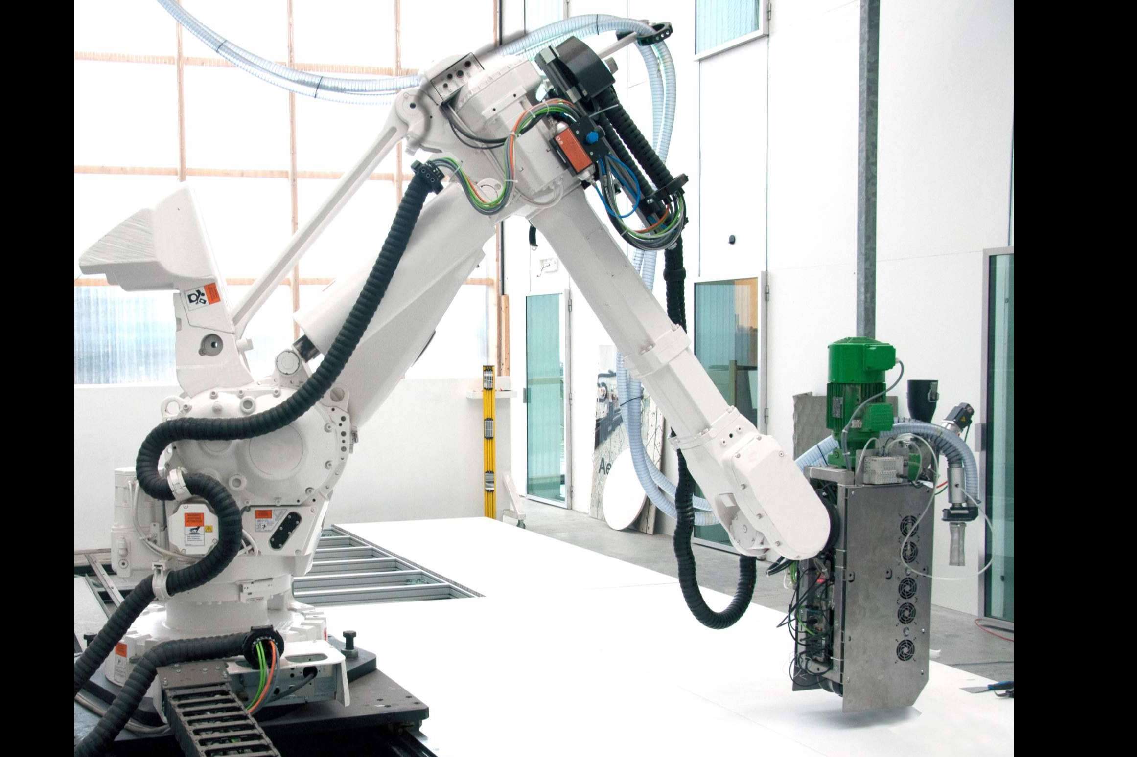 ¿Cuáles son los beneficios de las cadenas portacables triflex para equipar con éxito robots industriales?