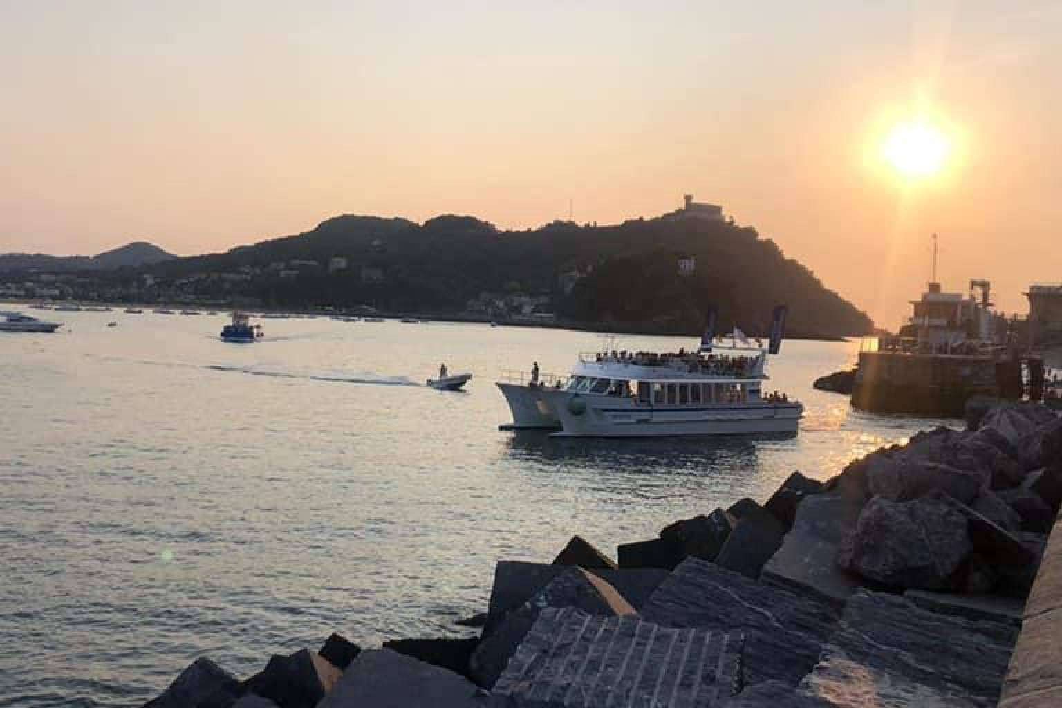 Magia a bordo del catamarán Ciudad San Sebastián