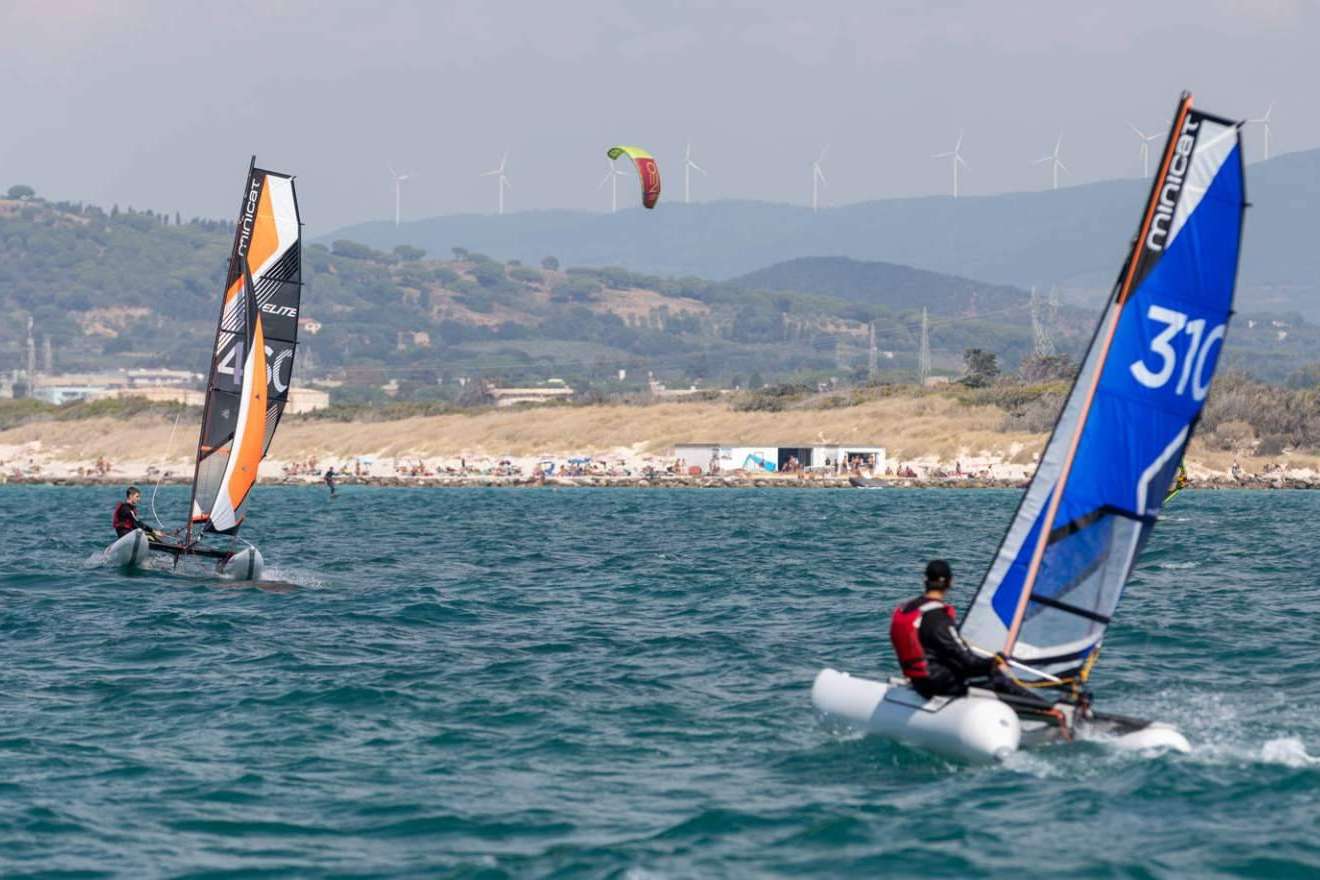 Mini catamaranes, hinchables y desmontables, disponibles en Nauticmar distribuidores exclusivos en España