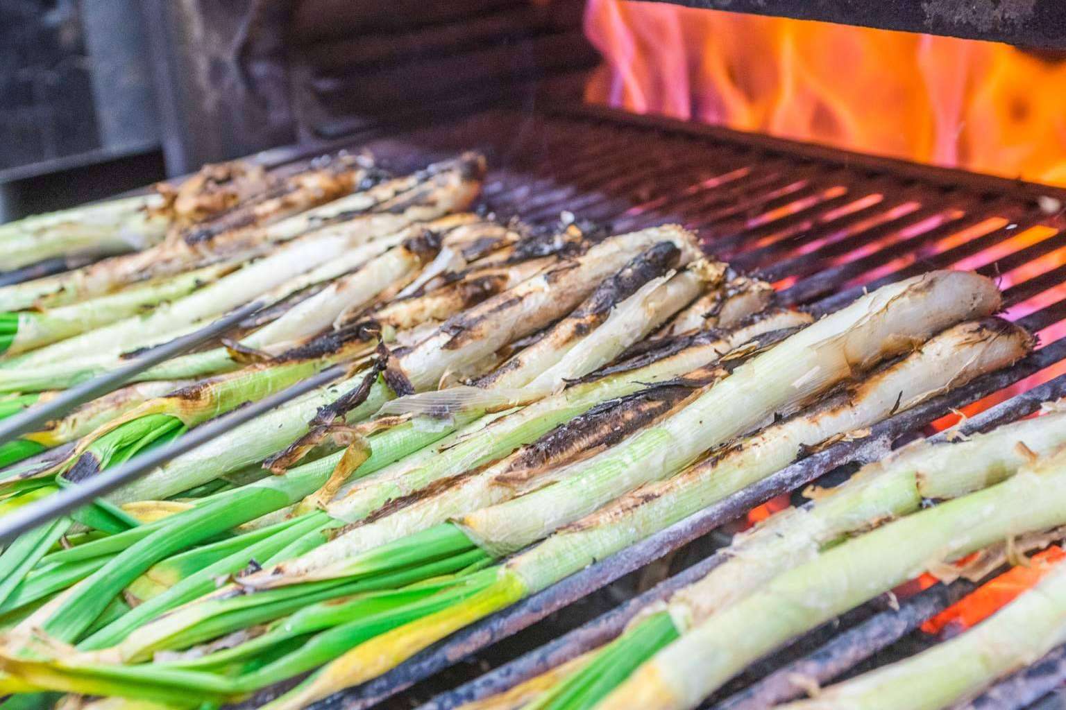 Llega la temporada de los calçots en Pasa Tapas