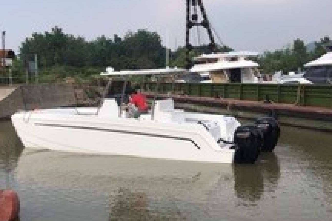 La compañía Nautic Service dispone de catamaranes a motor Aquila