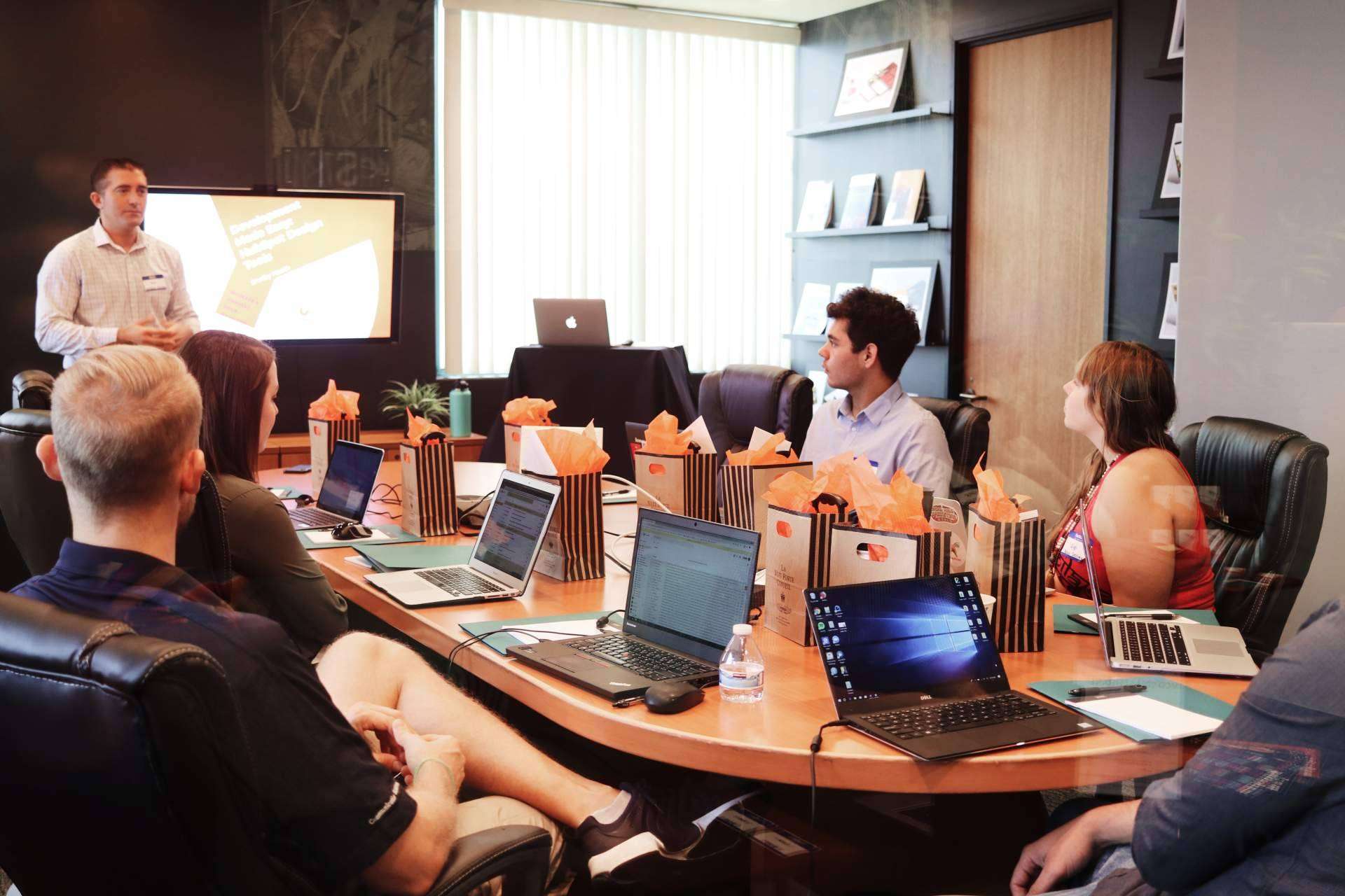 Feel Marketing, la agencia del momento que crea contenidos de valor en más de 52 idiomas