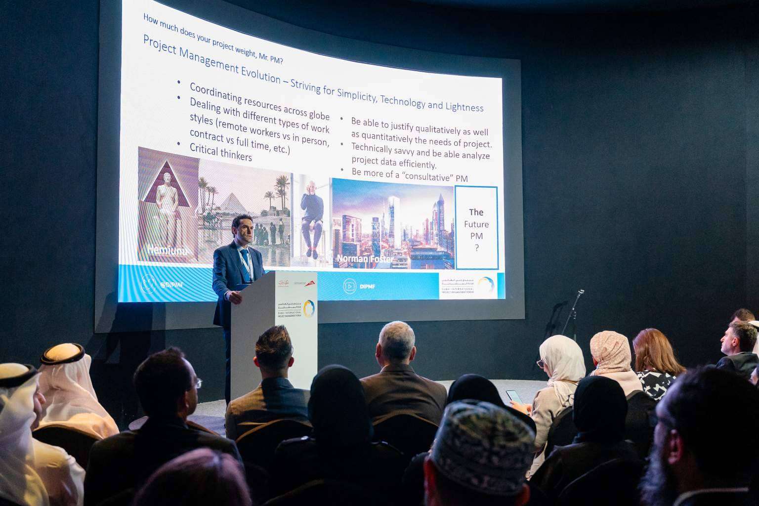 Carlos Pampliega explica la experiencia de Leapman en el Dubai International Project Management Forum