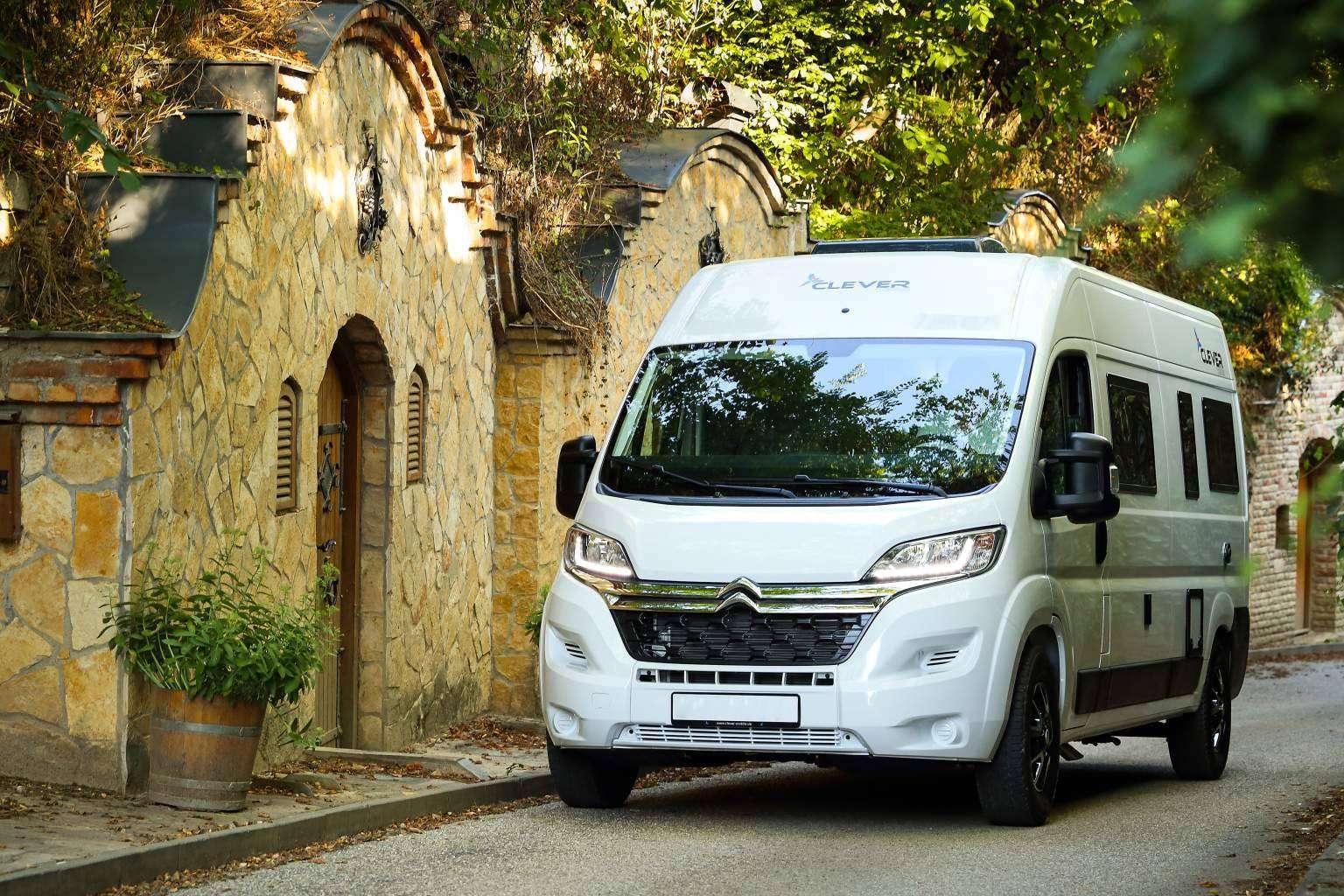 Destacar por el balance entre precio, calidad y equipamiento, los vehículos de Clever Vans
