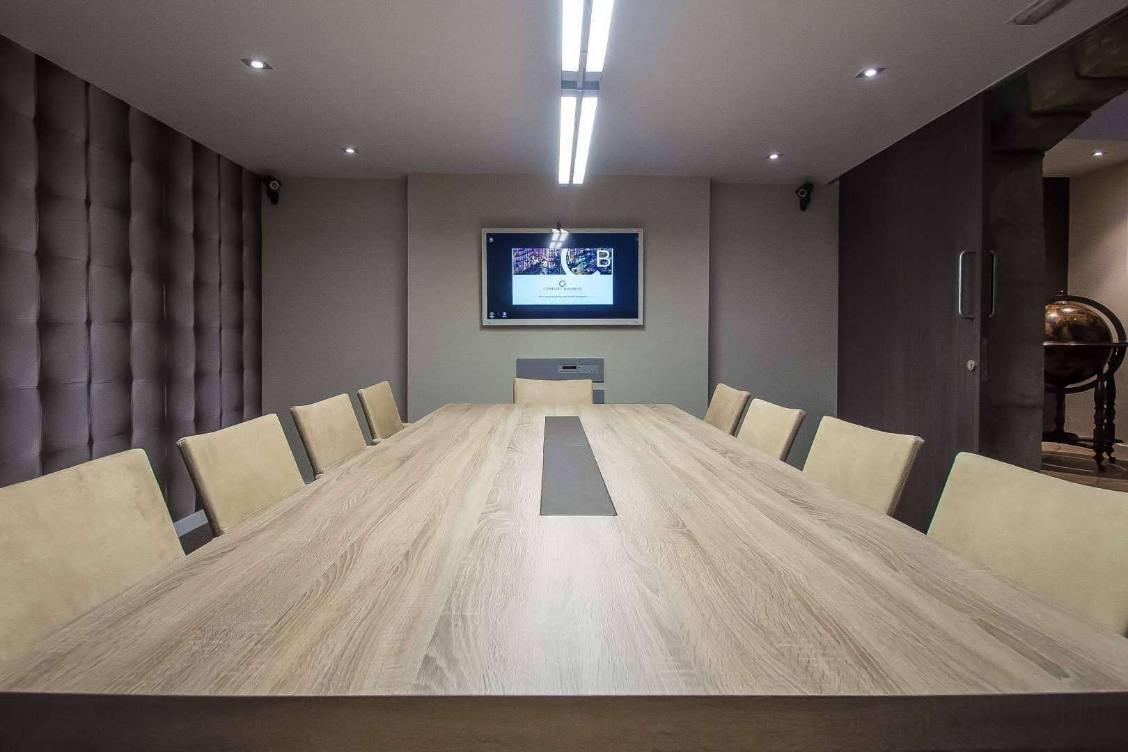 Un mes gratuito con el alquilar durante 6 meses una de las oficinas modernas y funcionales que ofrece Comfort Business