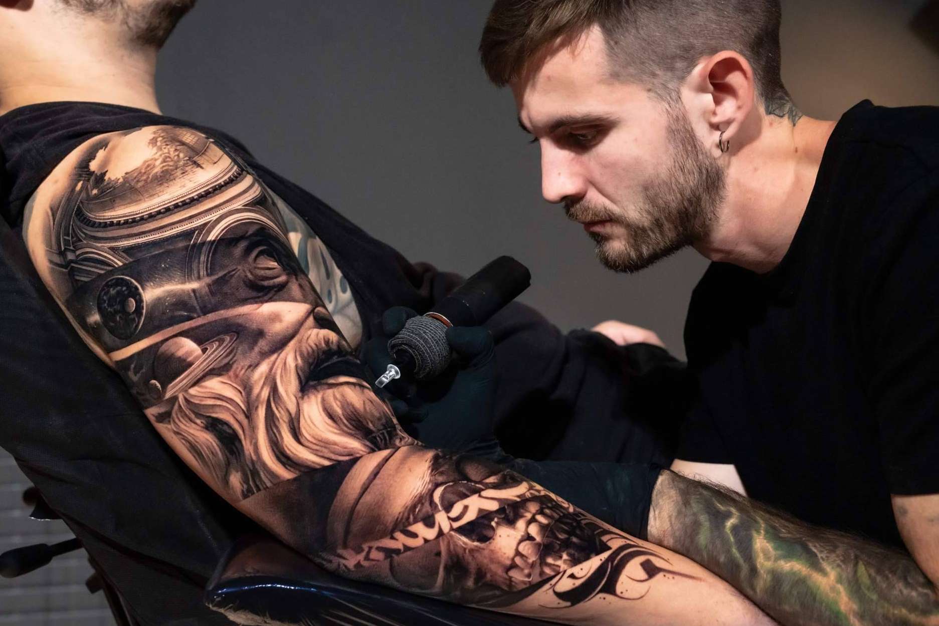Mejorar la técnica en retratos realistas con los cursos de tatuajes de Habbility