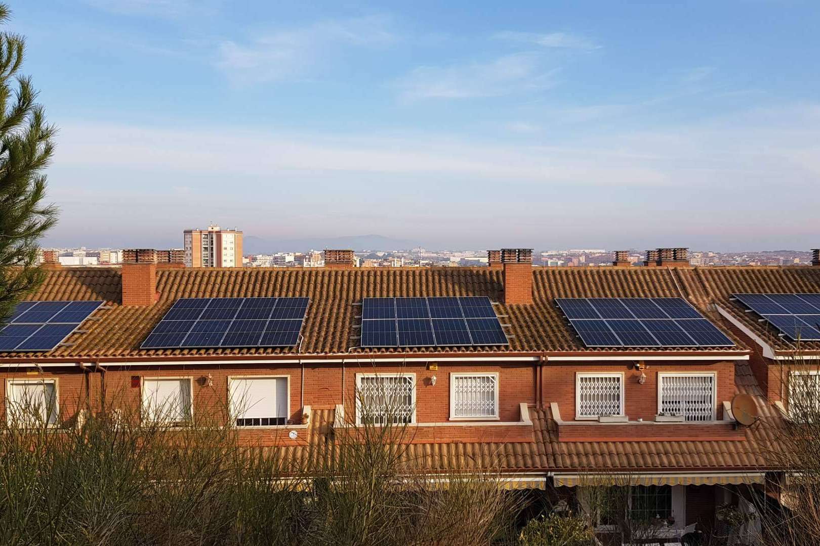 Bluetek Solar y la instalación de hasta 4 paneles sin cargo
