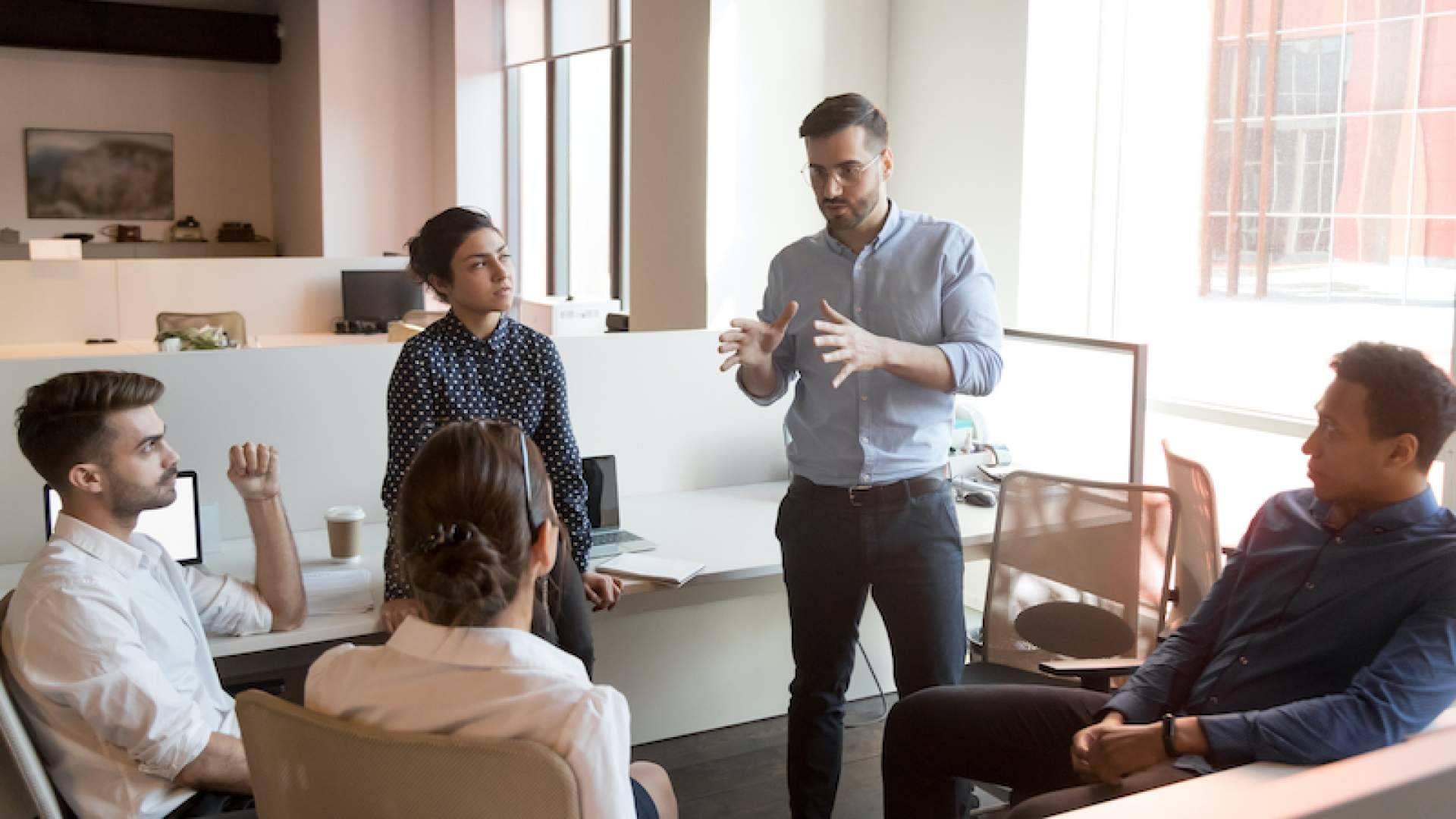 Bhybrid ofrece las estrategias para evitar la brecha digital y de género en empresas