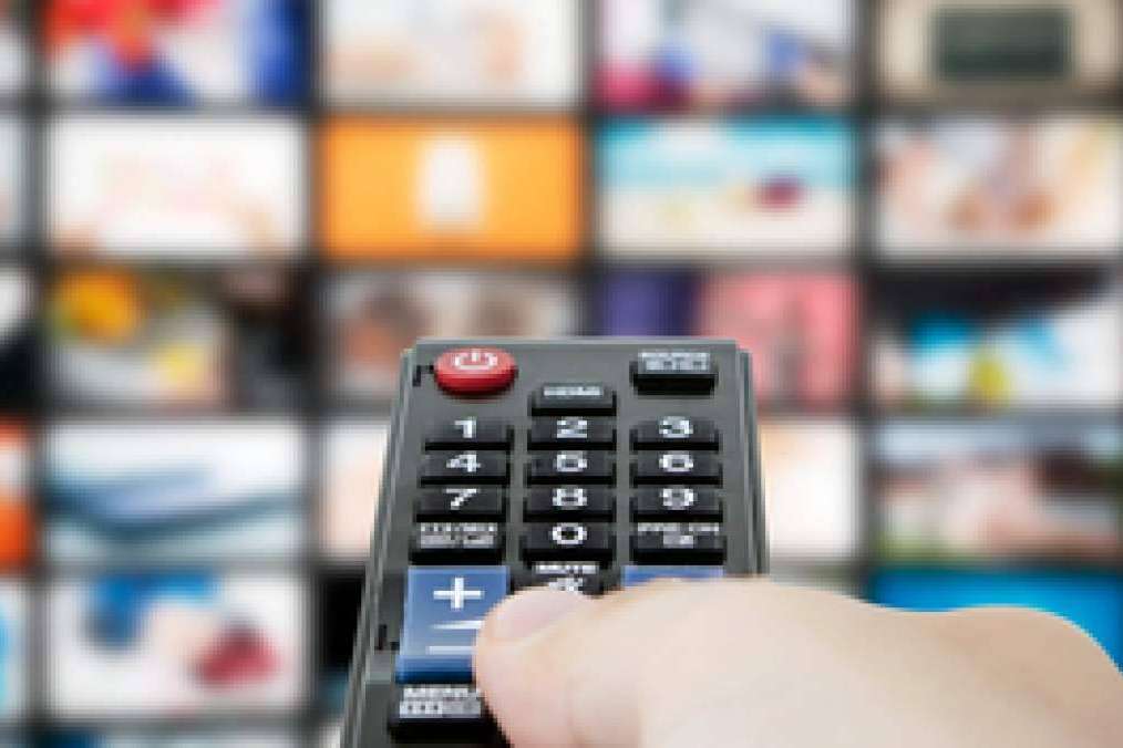 Lanzamiento de la nueva serie C64 de televisores QLED de TCL
