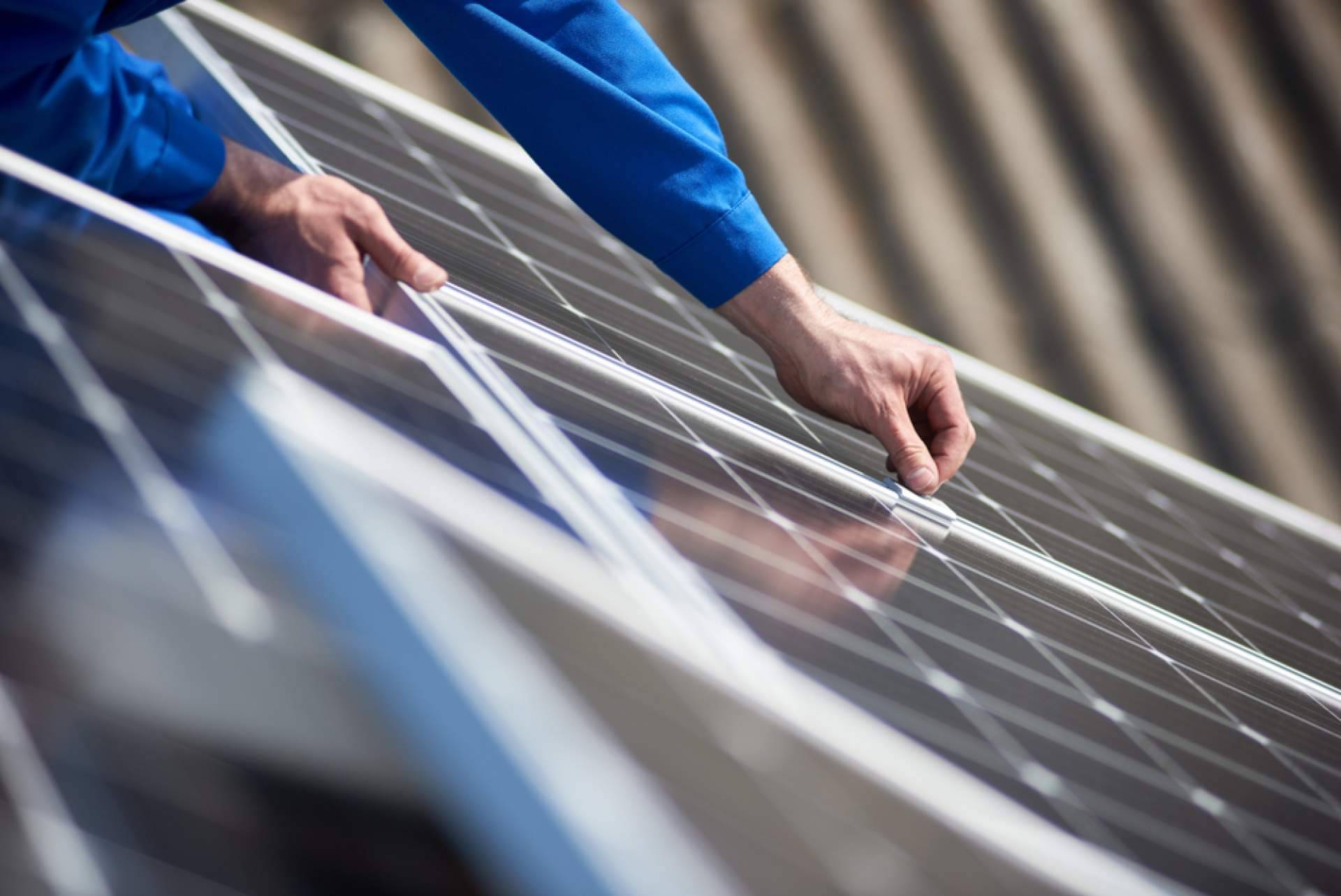 ¿Cuáles son las funciones de las baterías solares?, con Rebacas