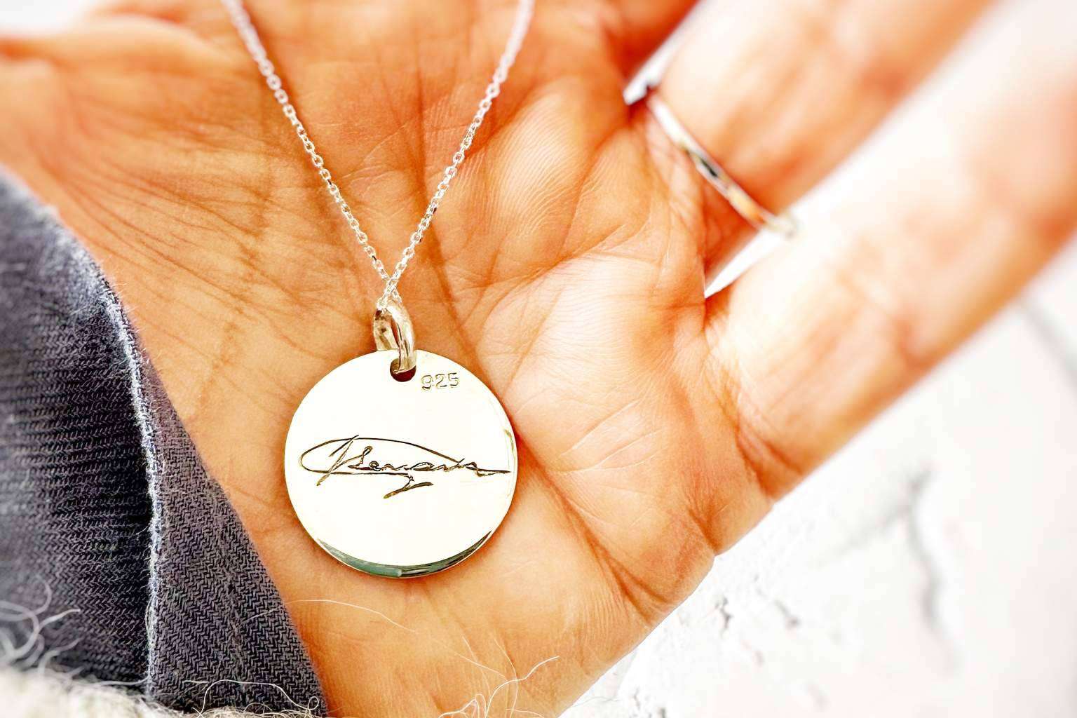 Las joyas personalizadas que revolucionan las emociones, con Dejando Huella