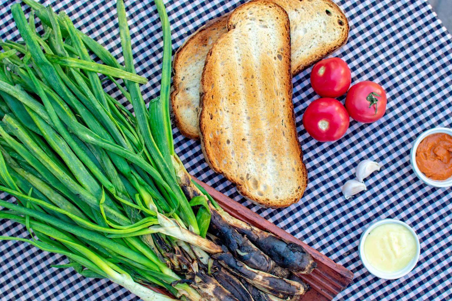 Una alternativa para los veganos y vegetarianos, los calçots de Pasa Tapas