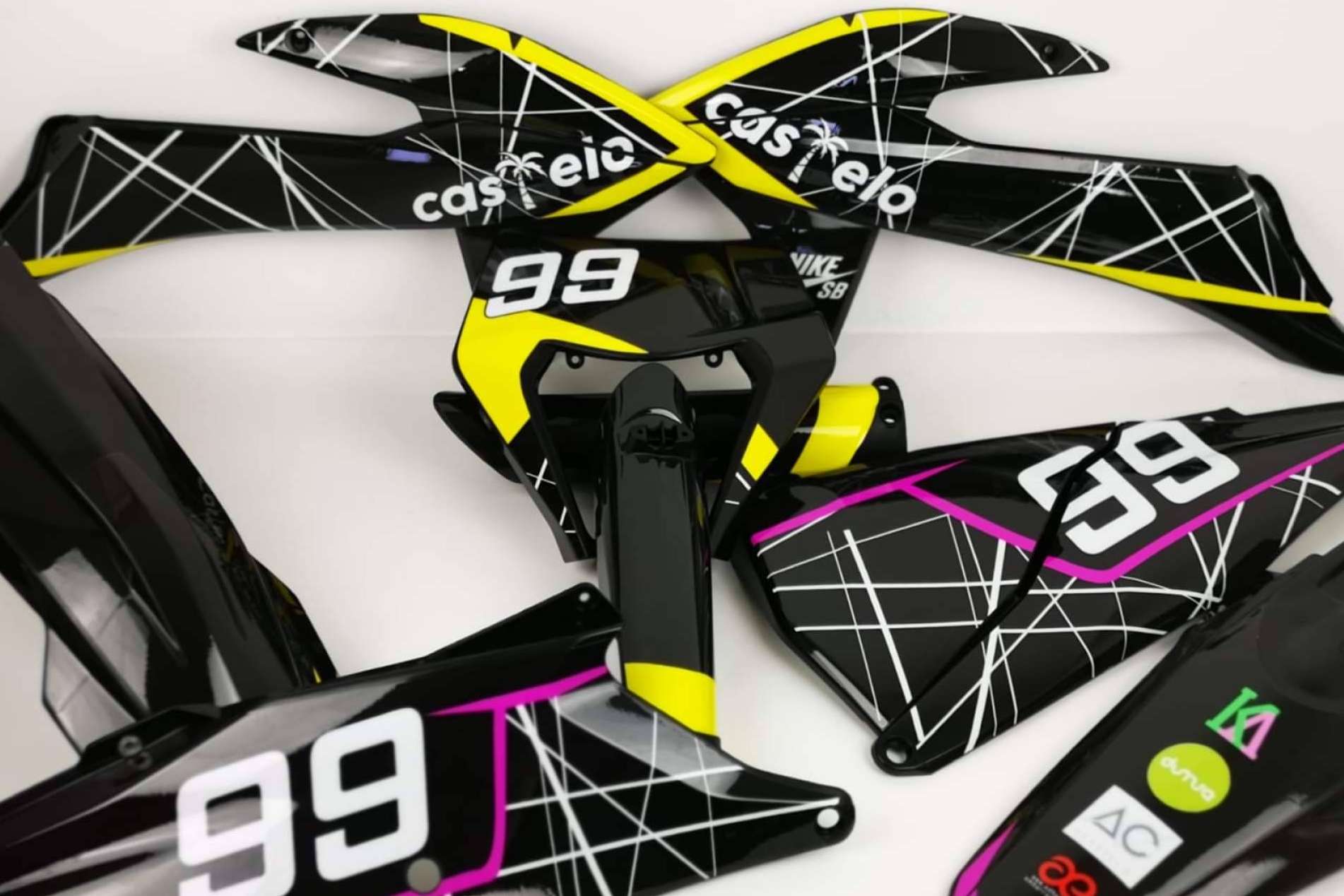 Plásticos y adhesivos para motos off-road, de la mano de ADHESIVOSEMBARRADOS