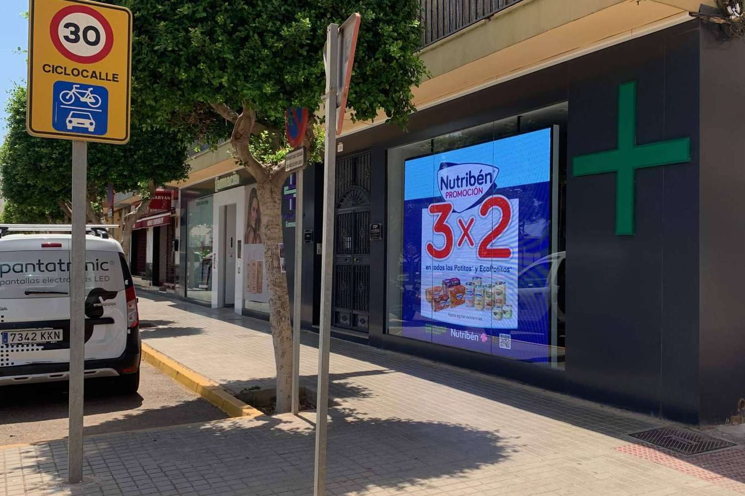 Pantallas exteriores LED variadas, disponibles con Pantatronic