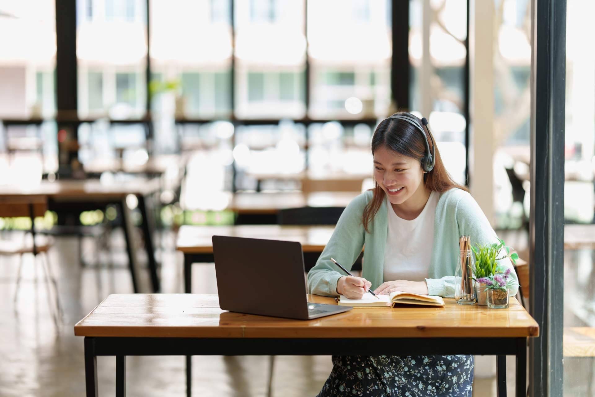 ConMovimiento es la academia para profesores de idiomas online