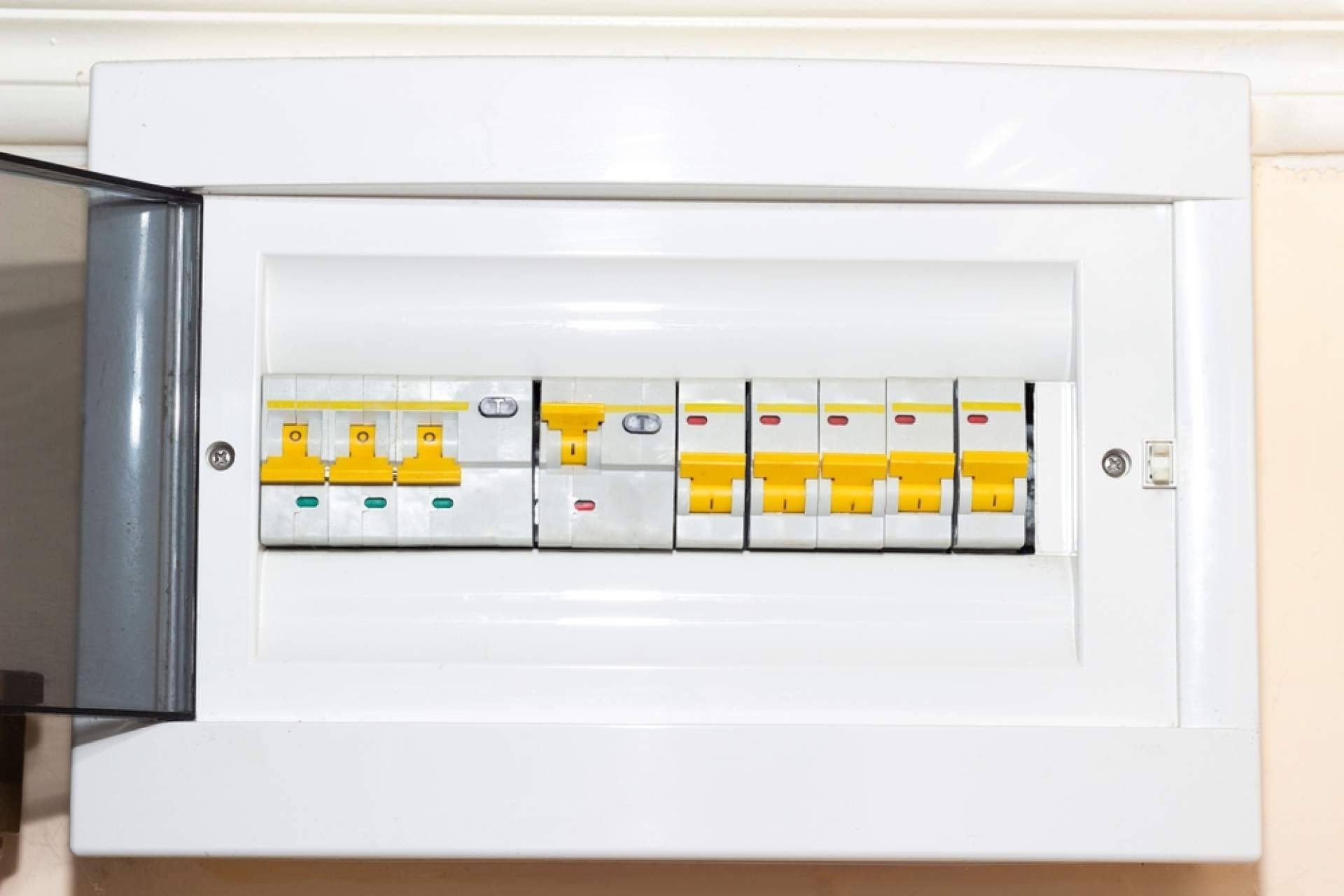 ¿Dónde encontrar un servicio de asesoría e instalación de cuadros eléctricos? Celéctricos