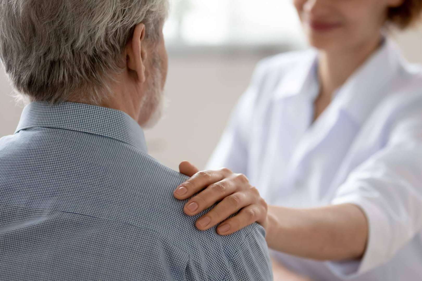Los beneficios del cuidado de personas mayores, con Asistenza Soluciones