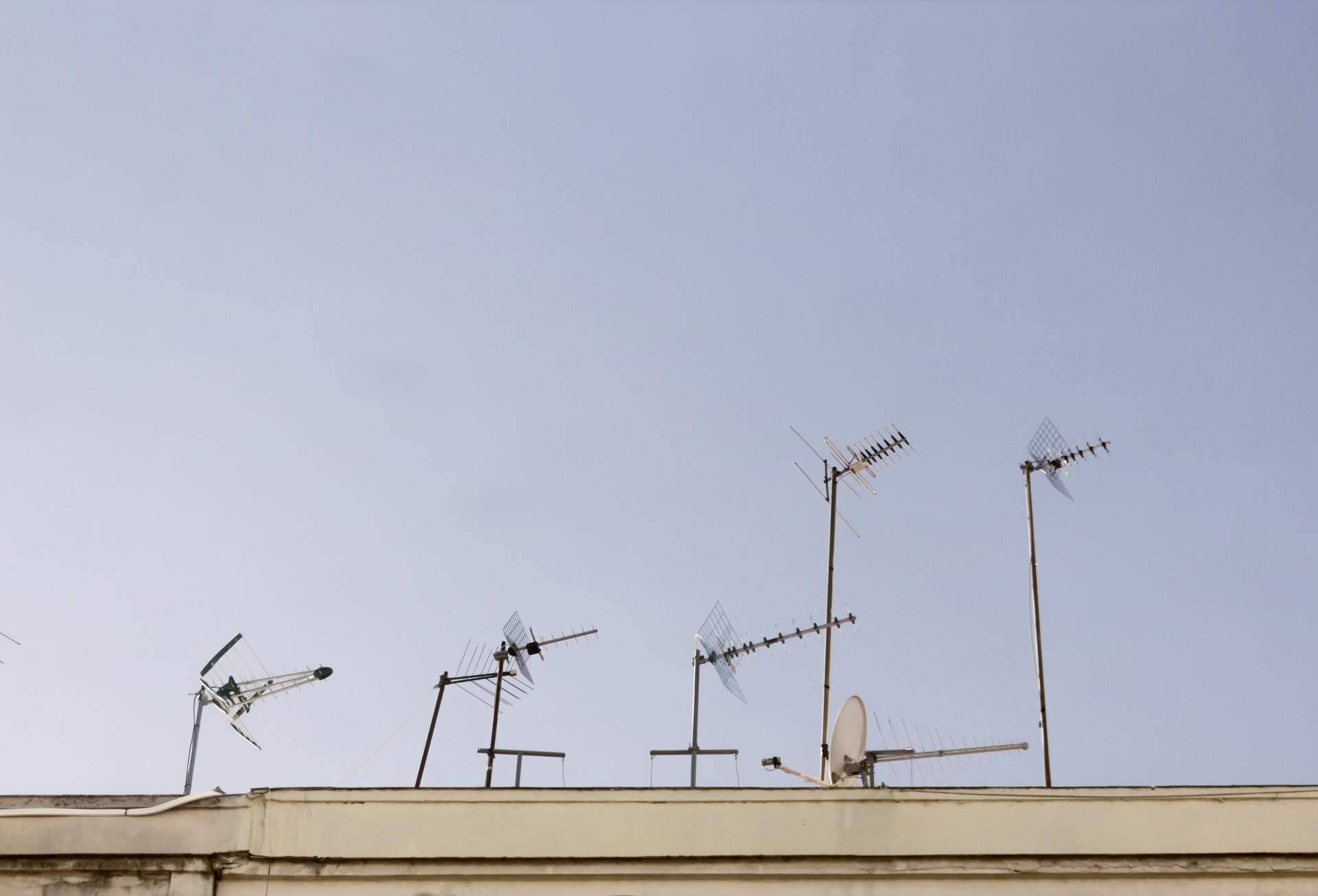 Antenistas Valencia ofrece servicios de instalación de antena TDT en Valencia con profesionales altamente capacitados