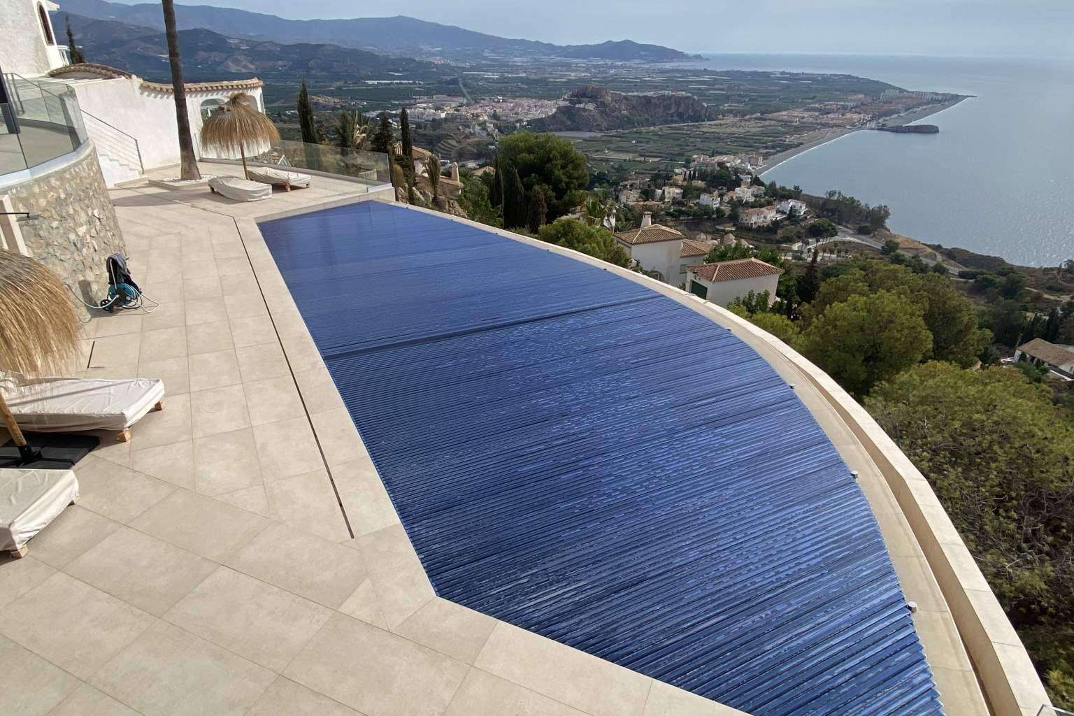 Ingerclima es una empresa que fabrica cubiertas automáticas para piscinas