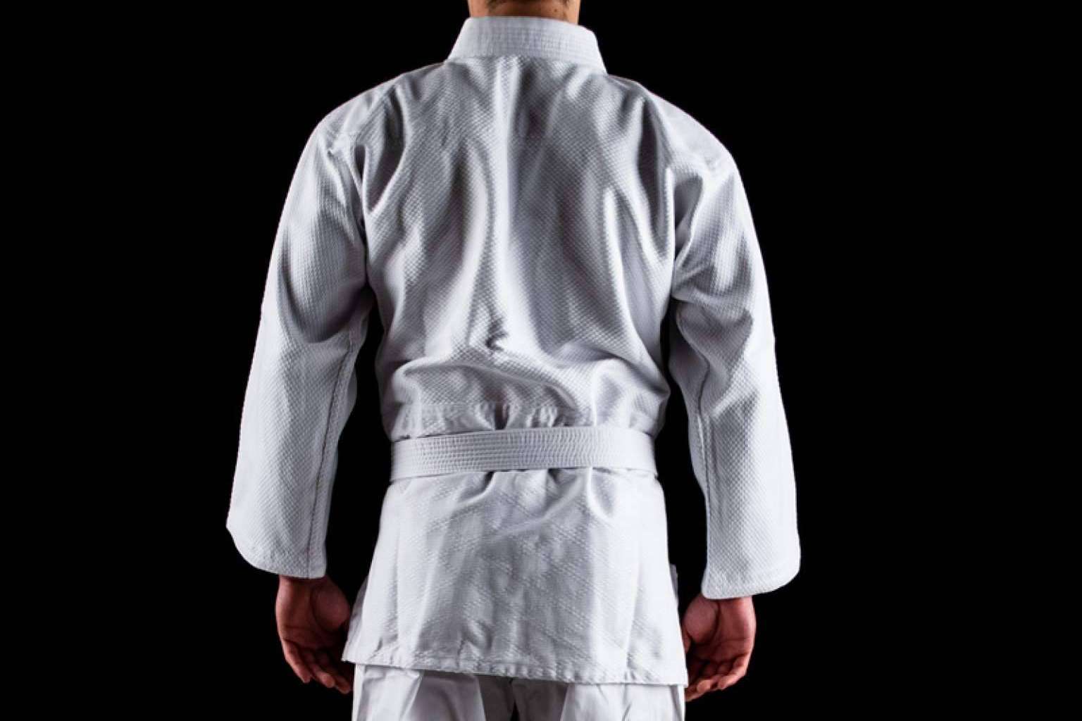 Katanamart dispone de uniformes para la práctica de karate y judo