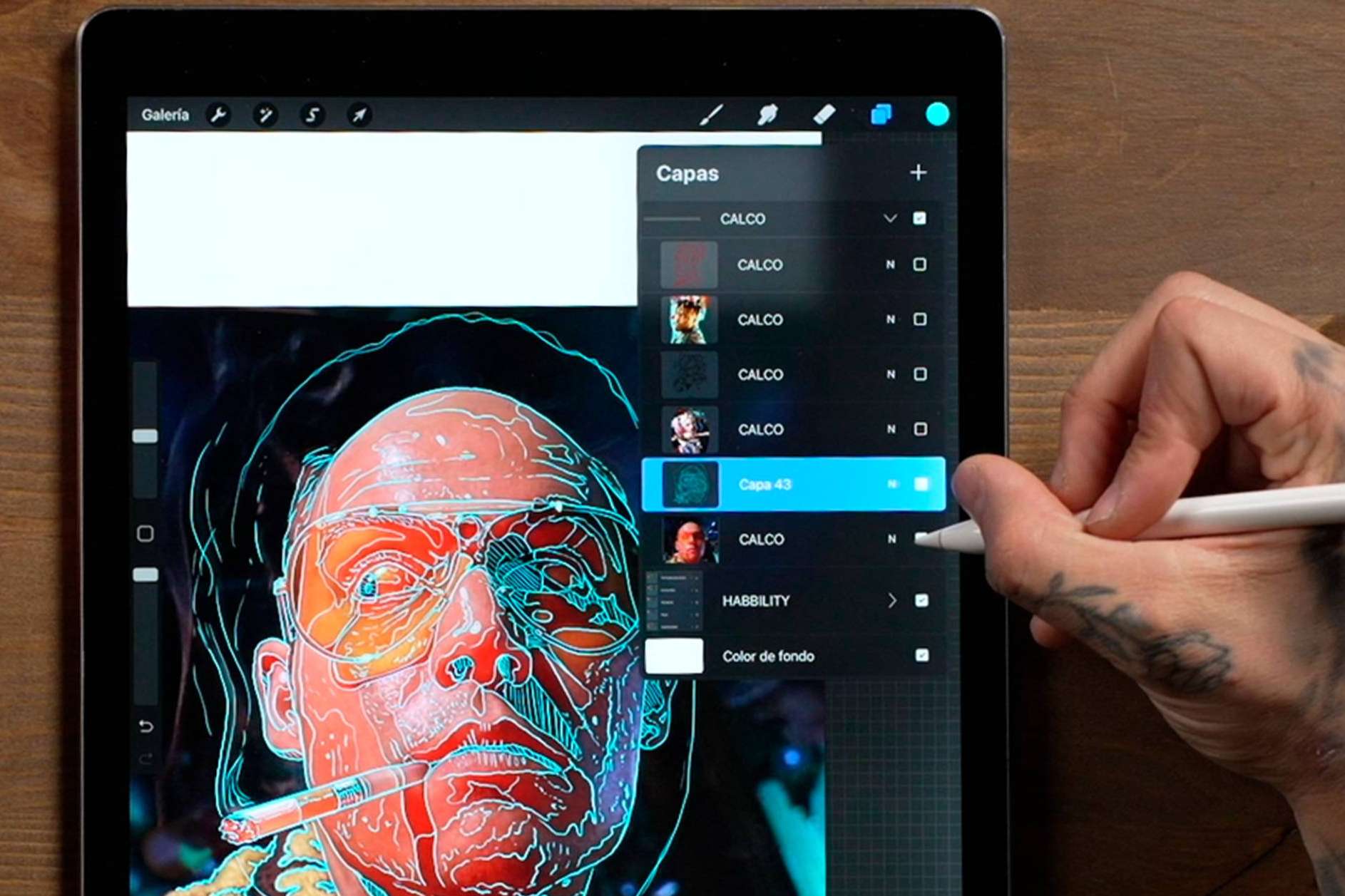 Tatuaje realista a color con los cursos de Habbility
