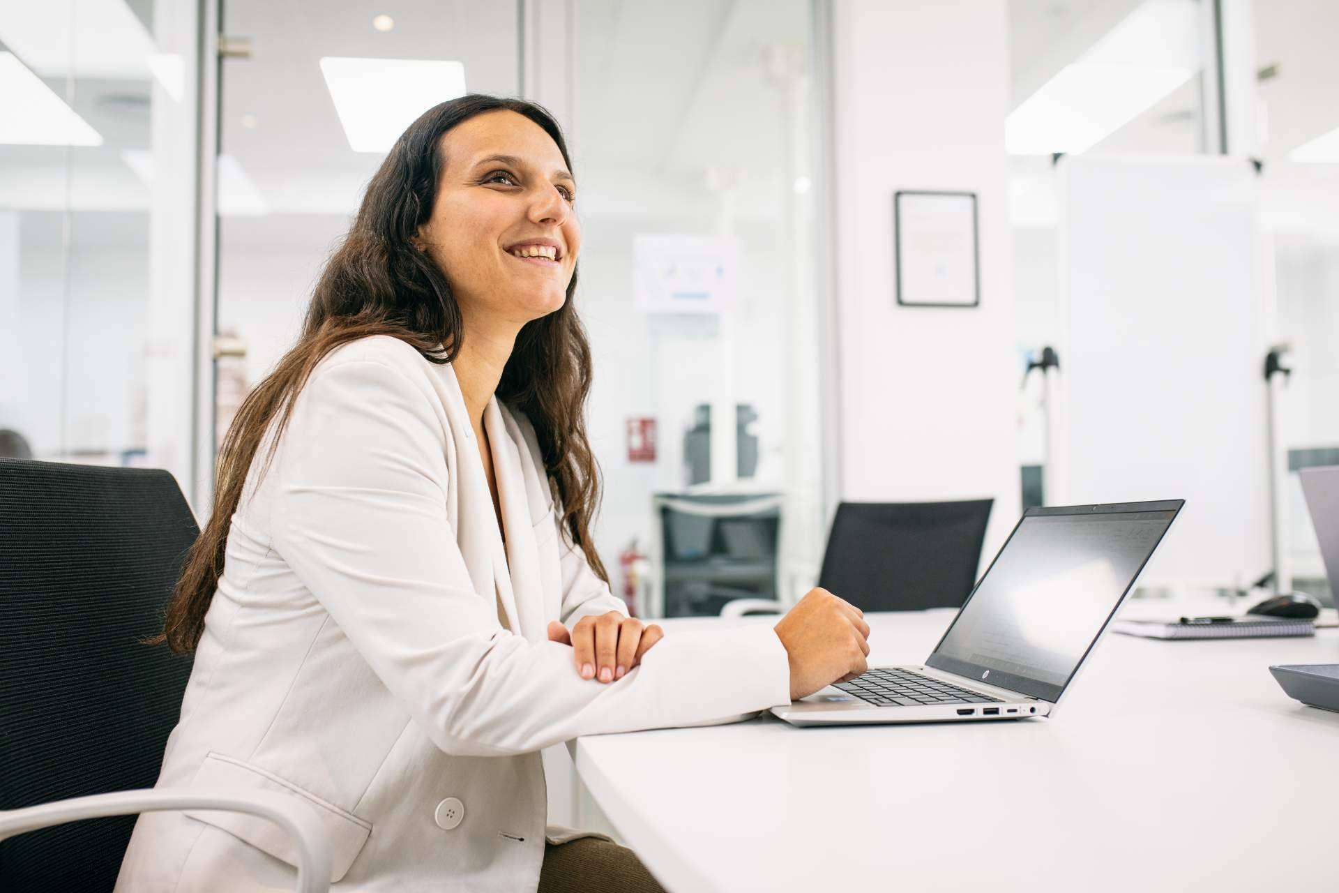 LEIALTA, una empresa especializada en soluciones empresariales y servicios de holding empresarial