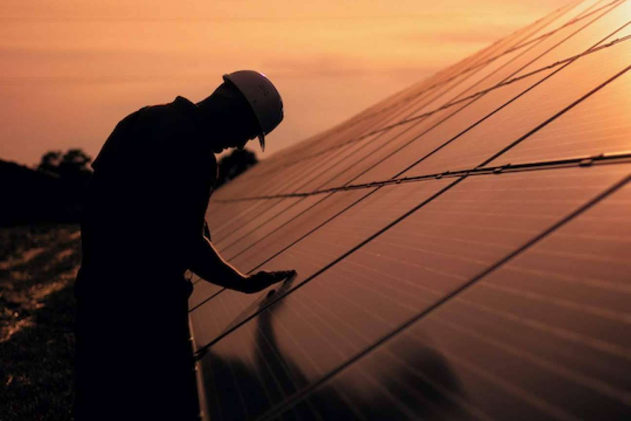 Placas solares, una alternativa para el ahorro eléctrico y freno del cambio climático