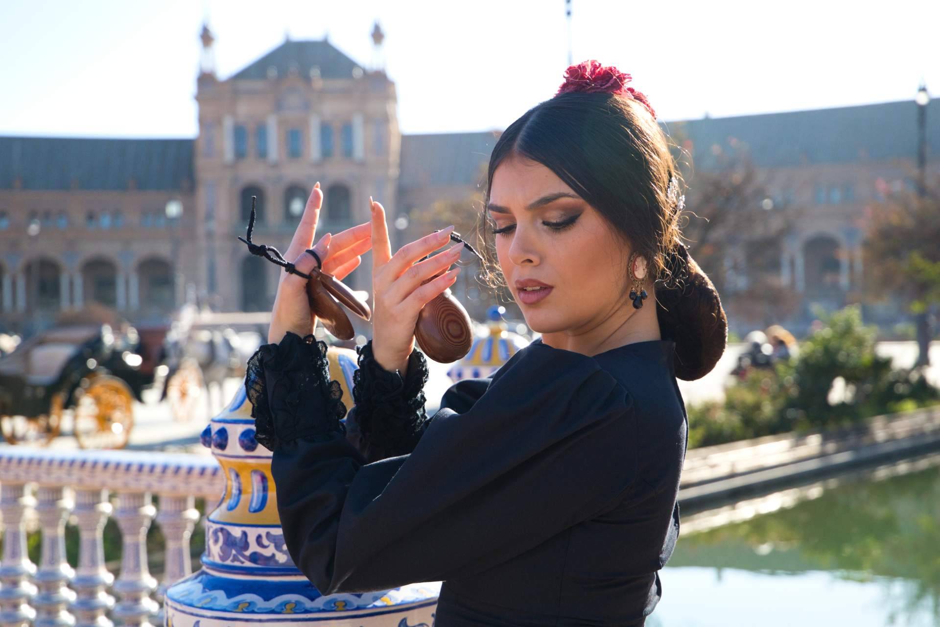 ¿Dónde encontrar pendientes de flamenca para lucir en la Feria 2023? Viva la Feria