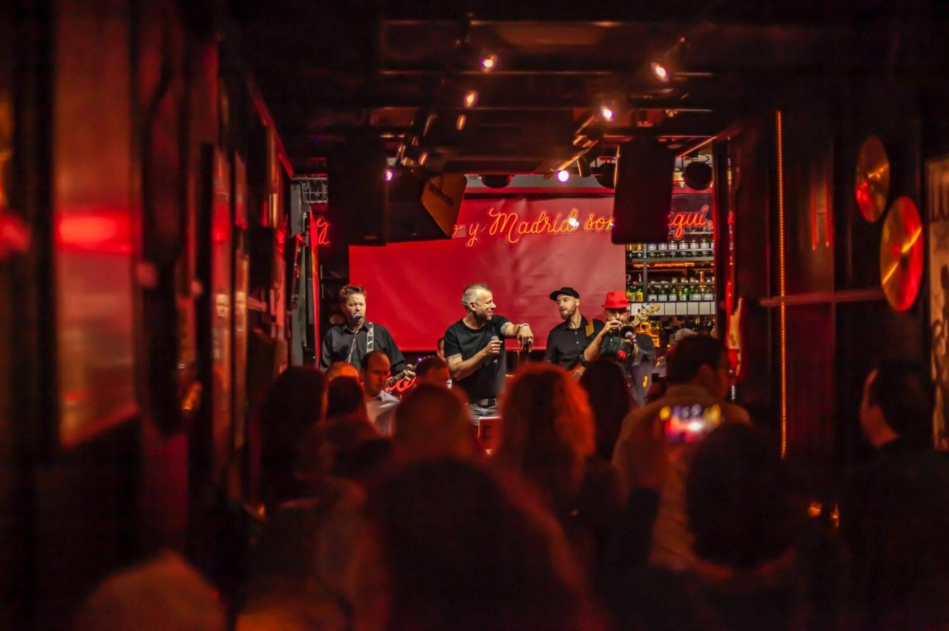 El Cien por Cien, un pub con una Banda Sonora Original que lo hace único