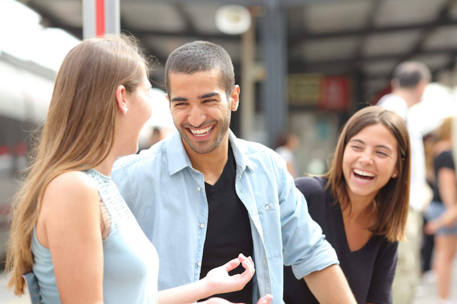 Las características de las relaciones públicas y publicidad, con Laoom