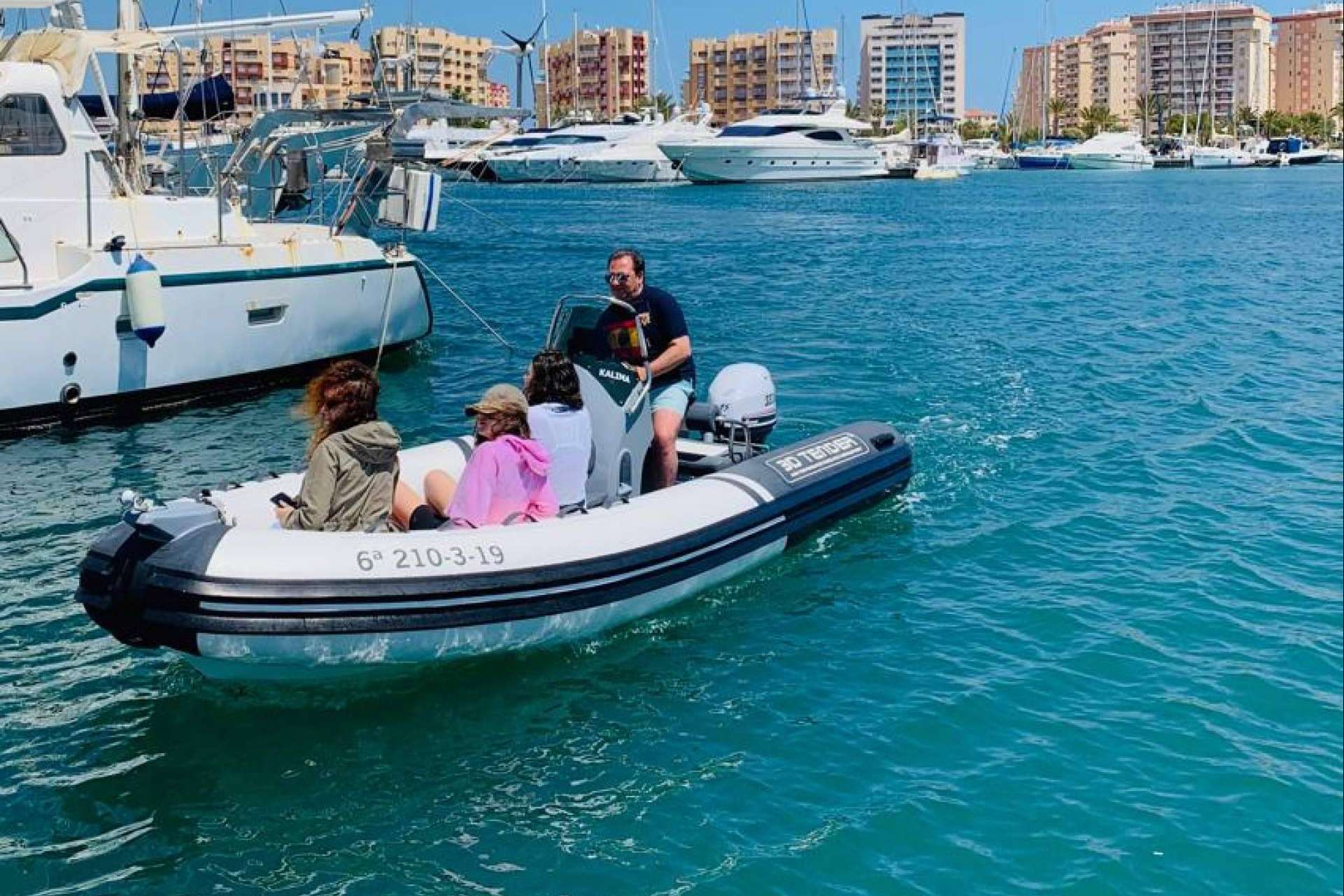 Alquiler barco sin licencia con Kalima Charter