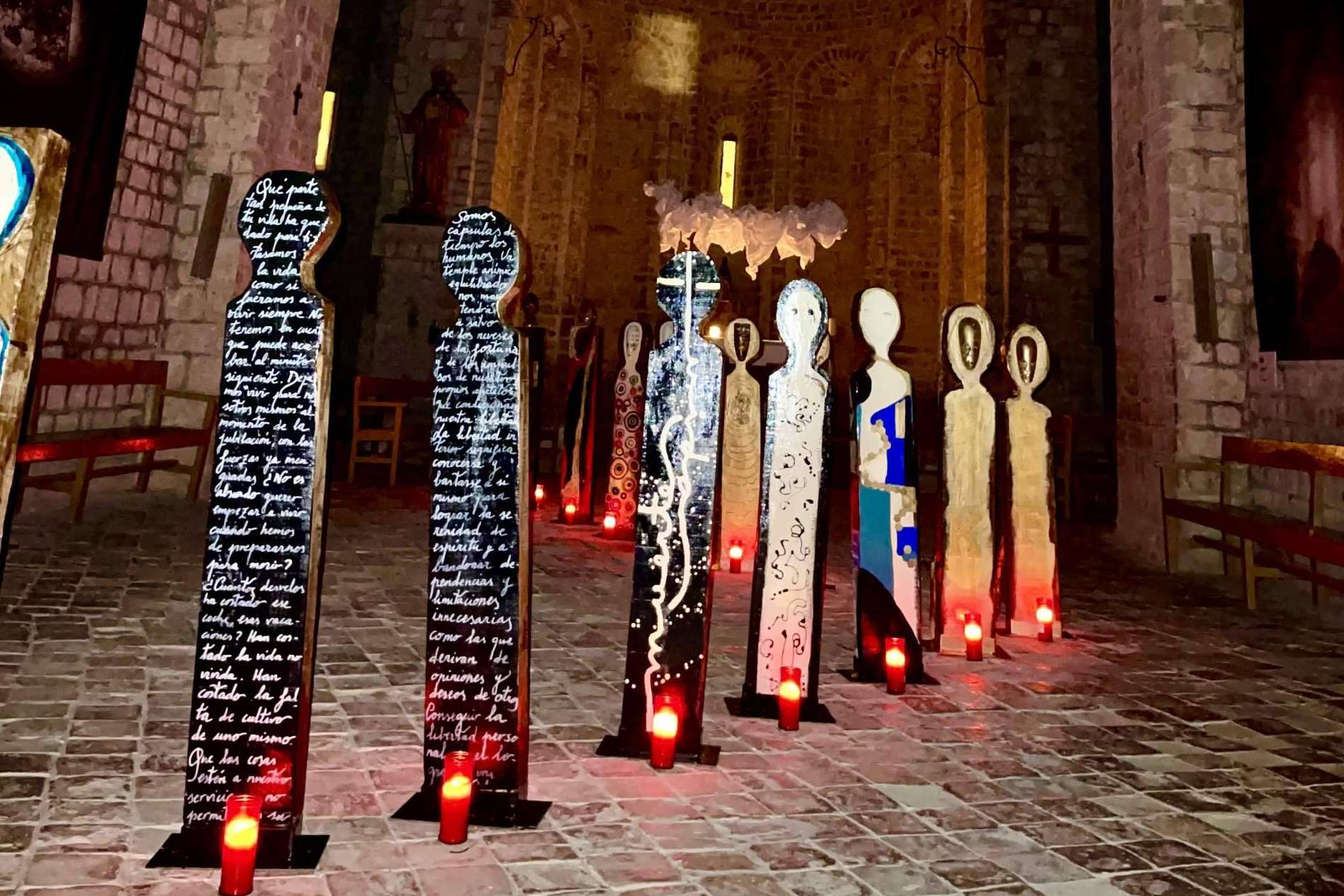 La propuesta artística de Pilar Almagro es el arte conceptual totémico