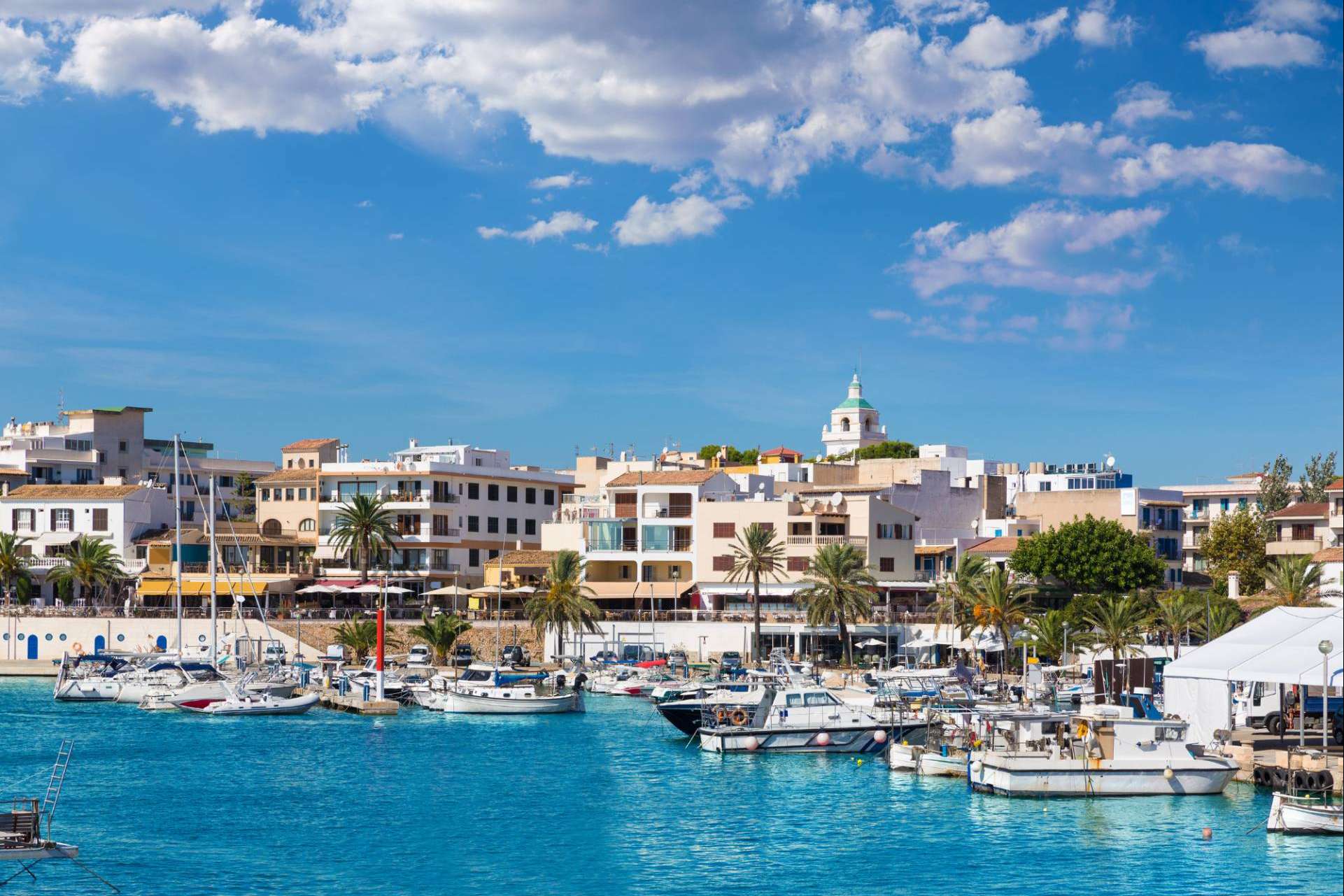 Cala Ratjada, un paraíso de sol, mar y diversión en Mallorca
