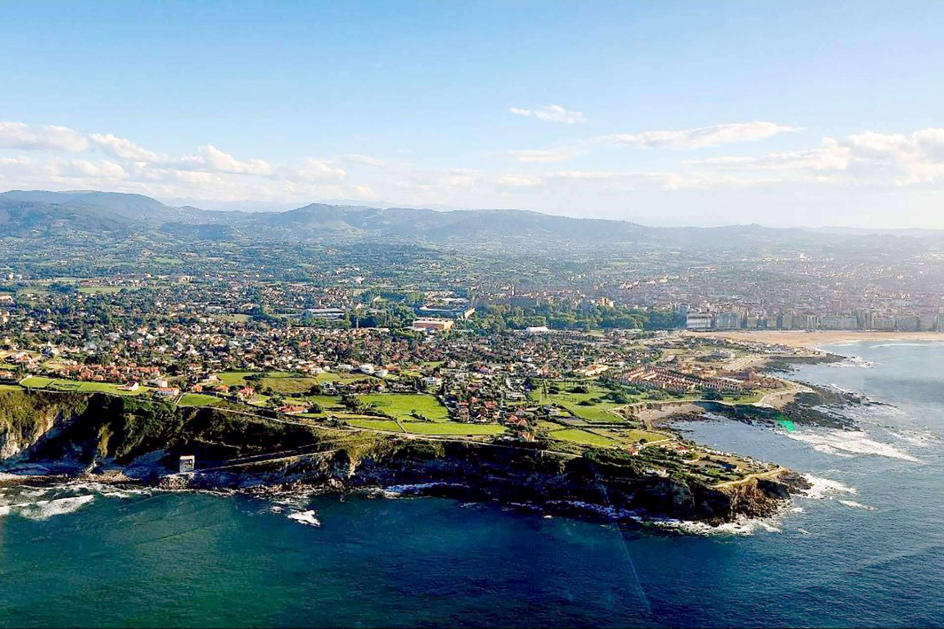 Aprender a volar en avioneta por Asturias, de la mano de Asturfly