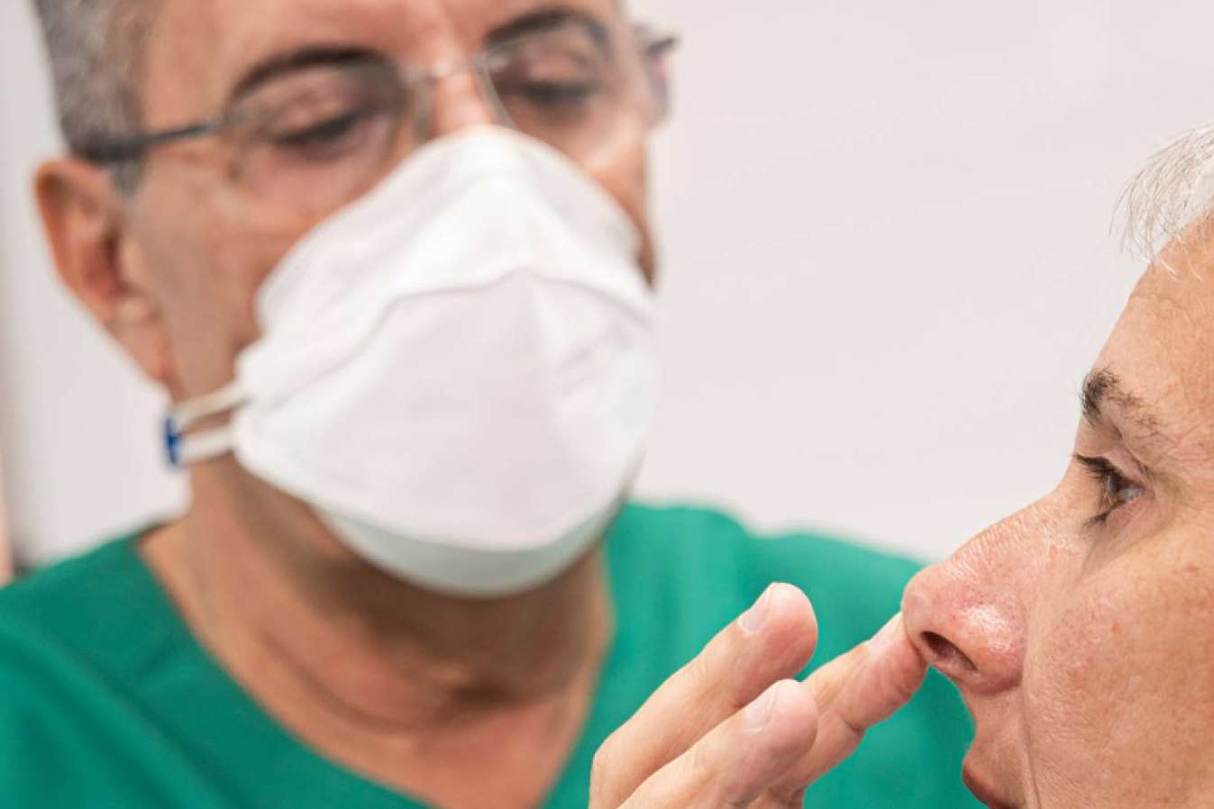Una rinoplastia para corregir los defectos de la nariz, con Dr. Julián Castillo