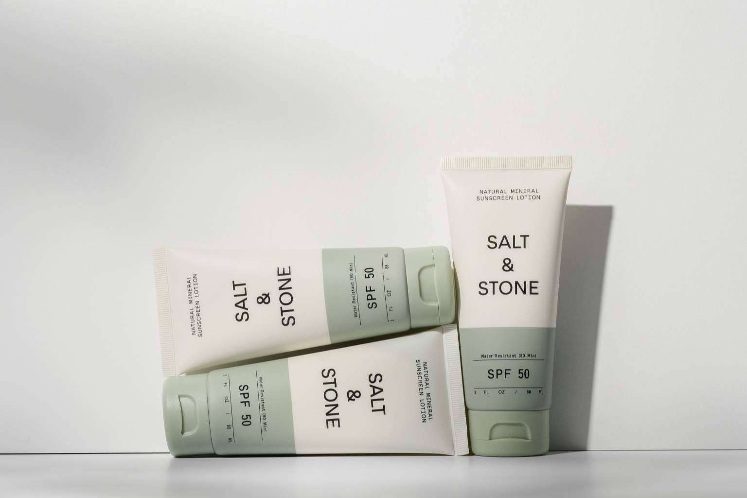 Una de las mejores selecciones de protectores solares minerales está disponible en All Yours