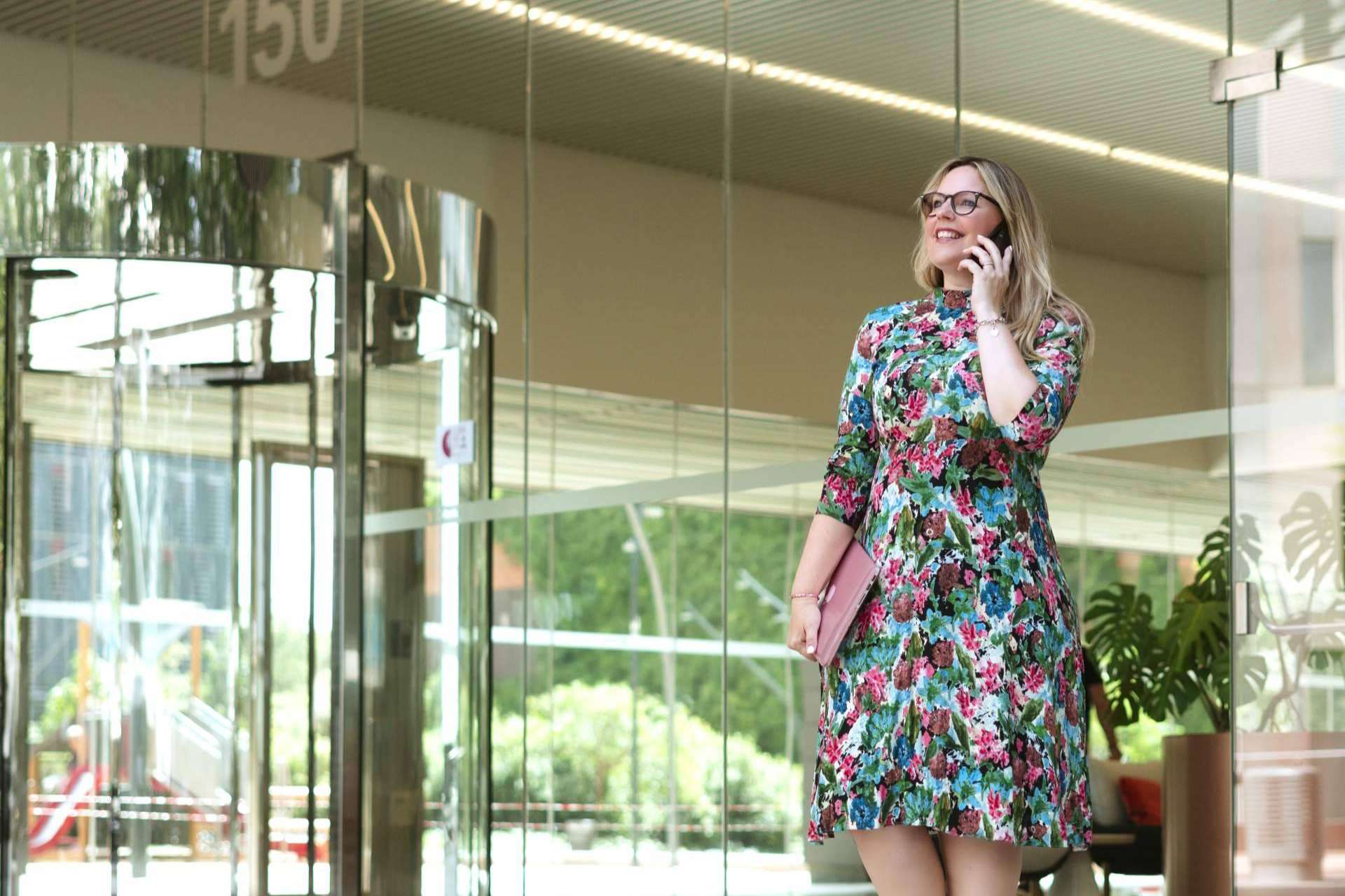 La especialista en marketing digital, Júlia Parés, proporciona asesoramiento para empresas que quieran mejorar su imagen y vender más en internet