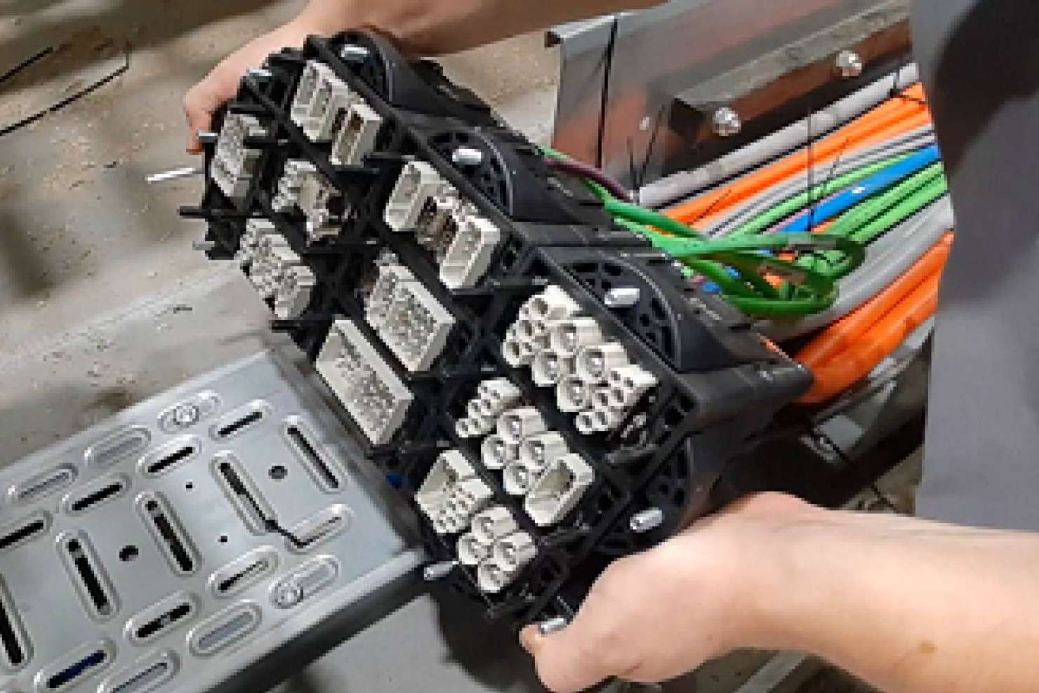 El conector Module Connect de igus reduce los tiempos de inactividad en fábricas