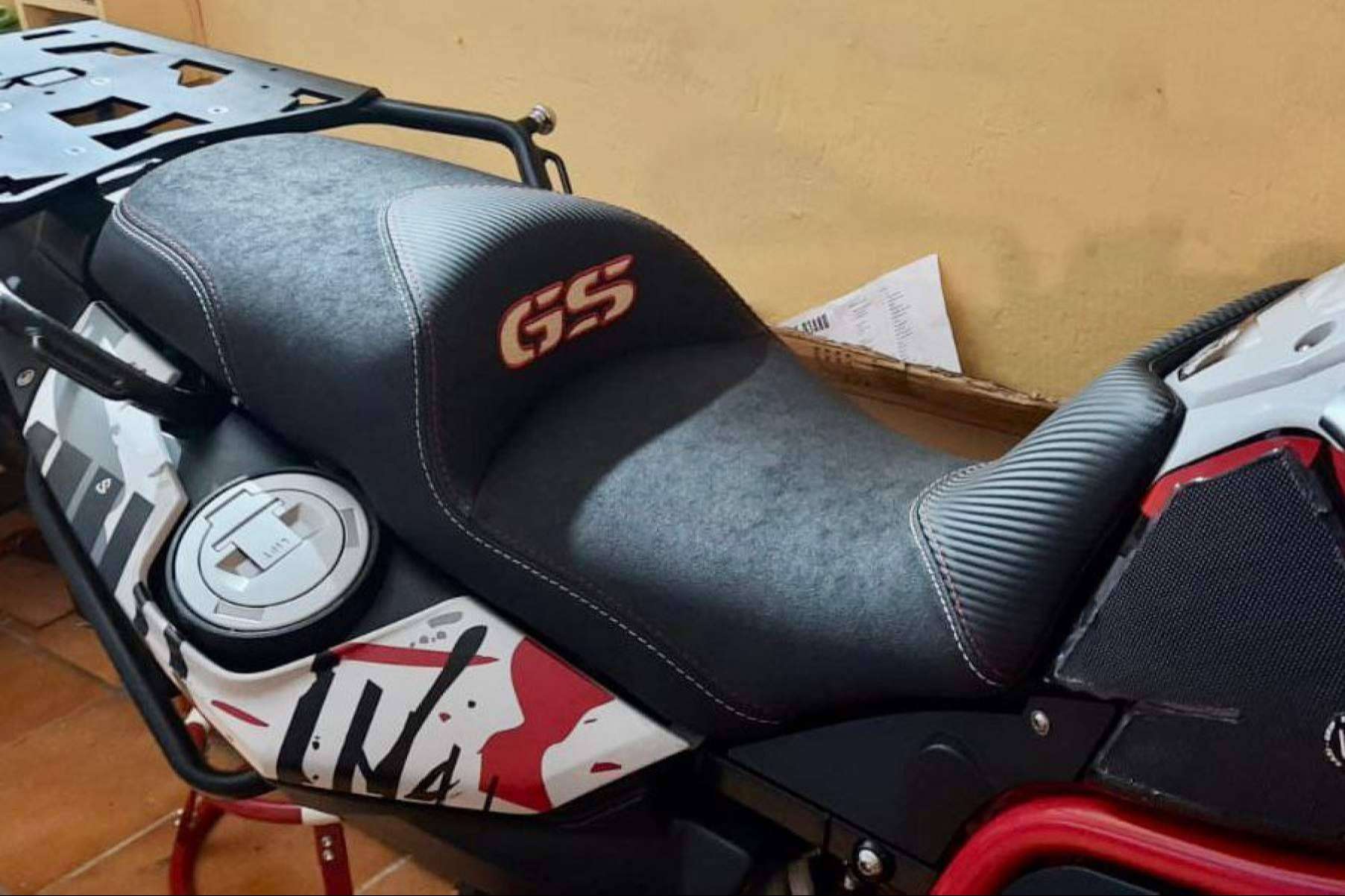 Asientos de moto cómodos para hacer largos viajes de la mano de JM-FUNDAS