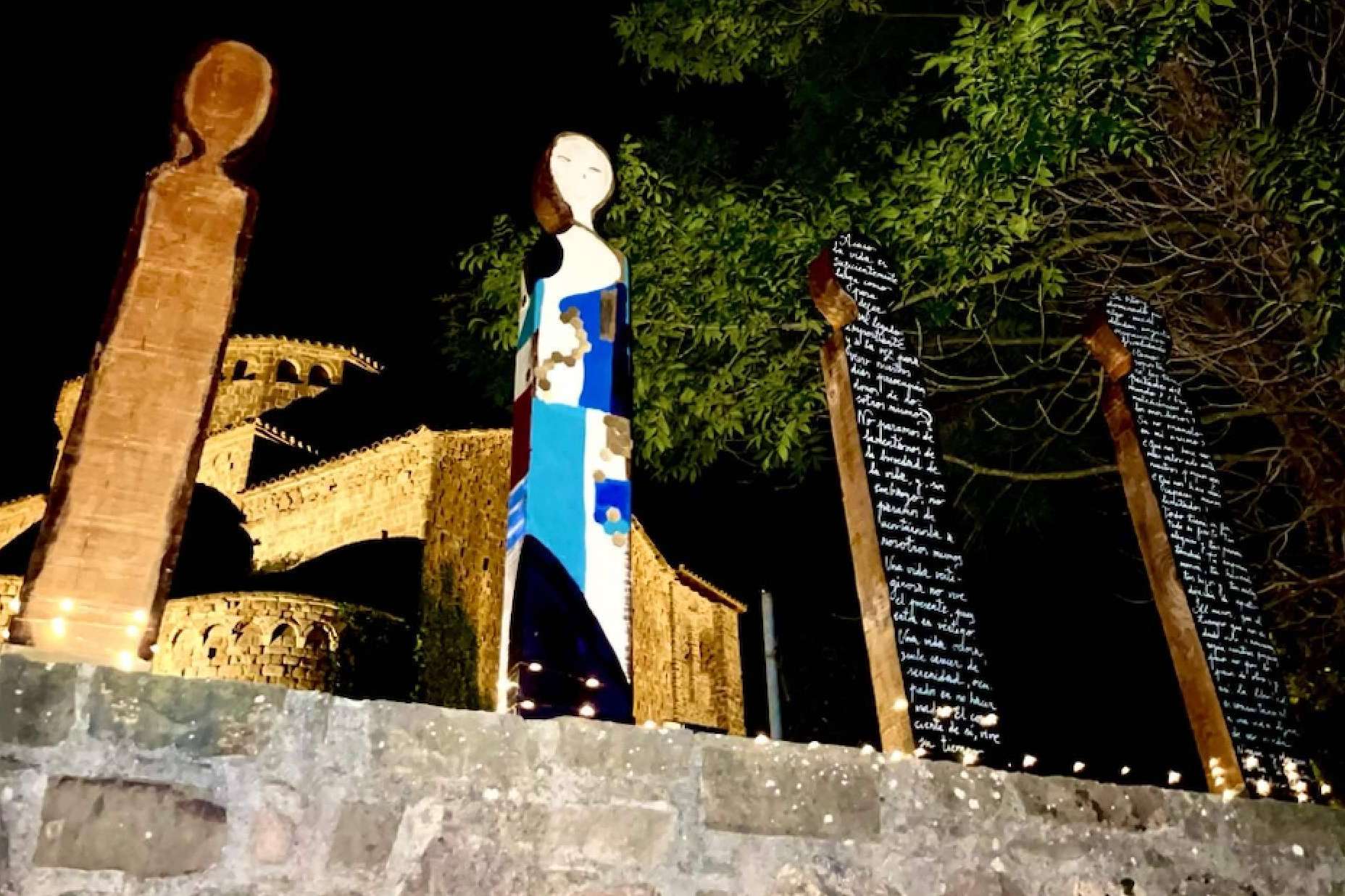 Pilar Almagro, una de las artistas referentes en Tótems en España, realizará su próxima exposición en Sant Jaume de Frontanyá, Barcelona, del 22 de julio al 6 de agosto