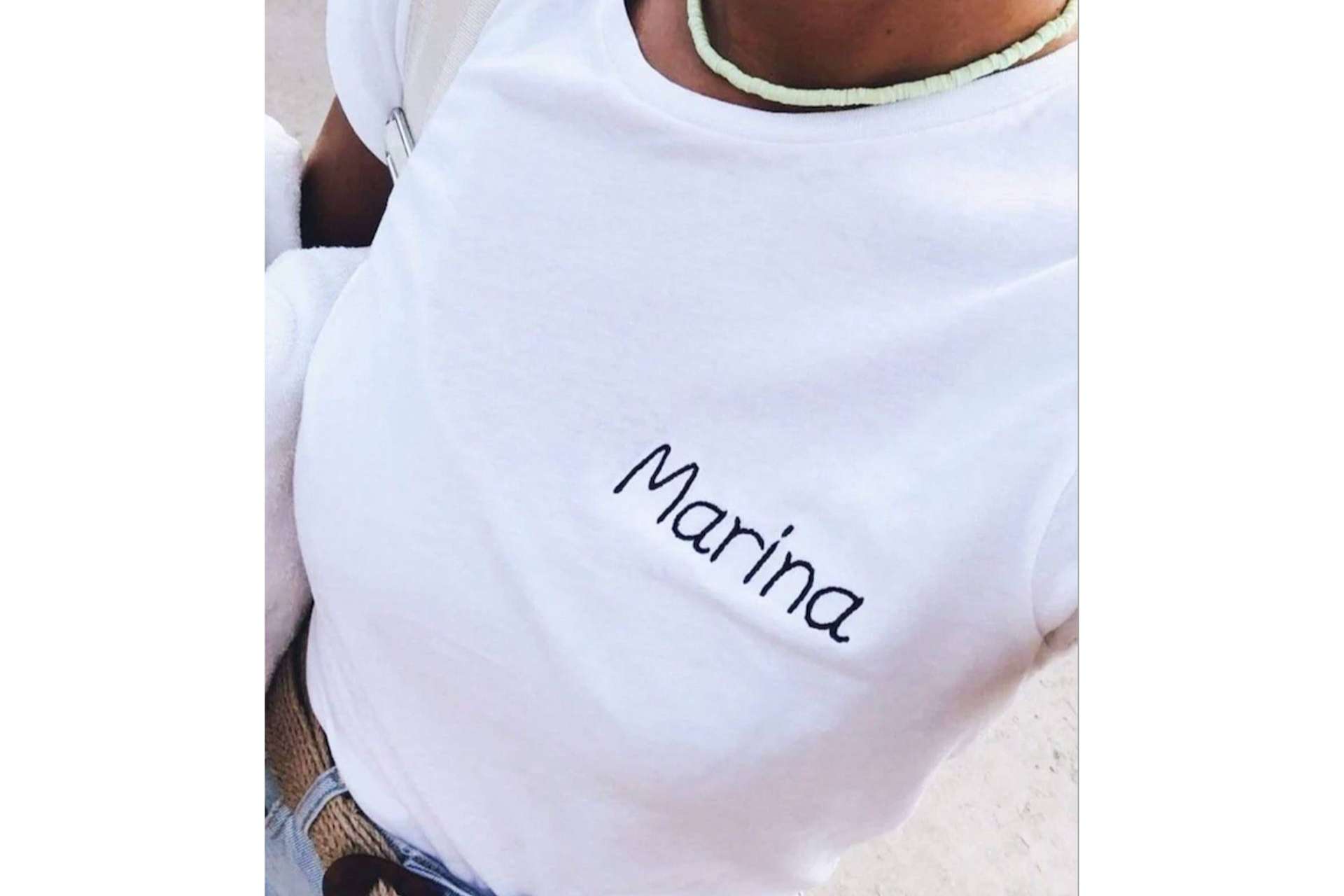 Anitials vende camisetas personalizadas con inicial, una prenda única para este verano