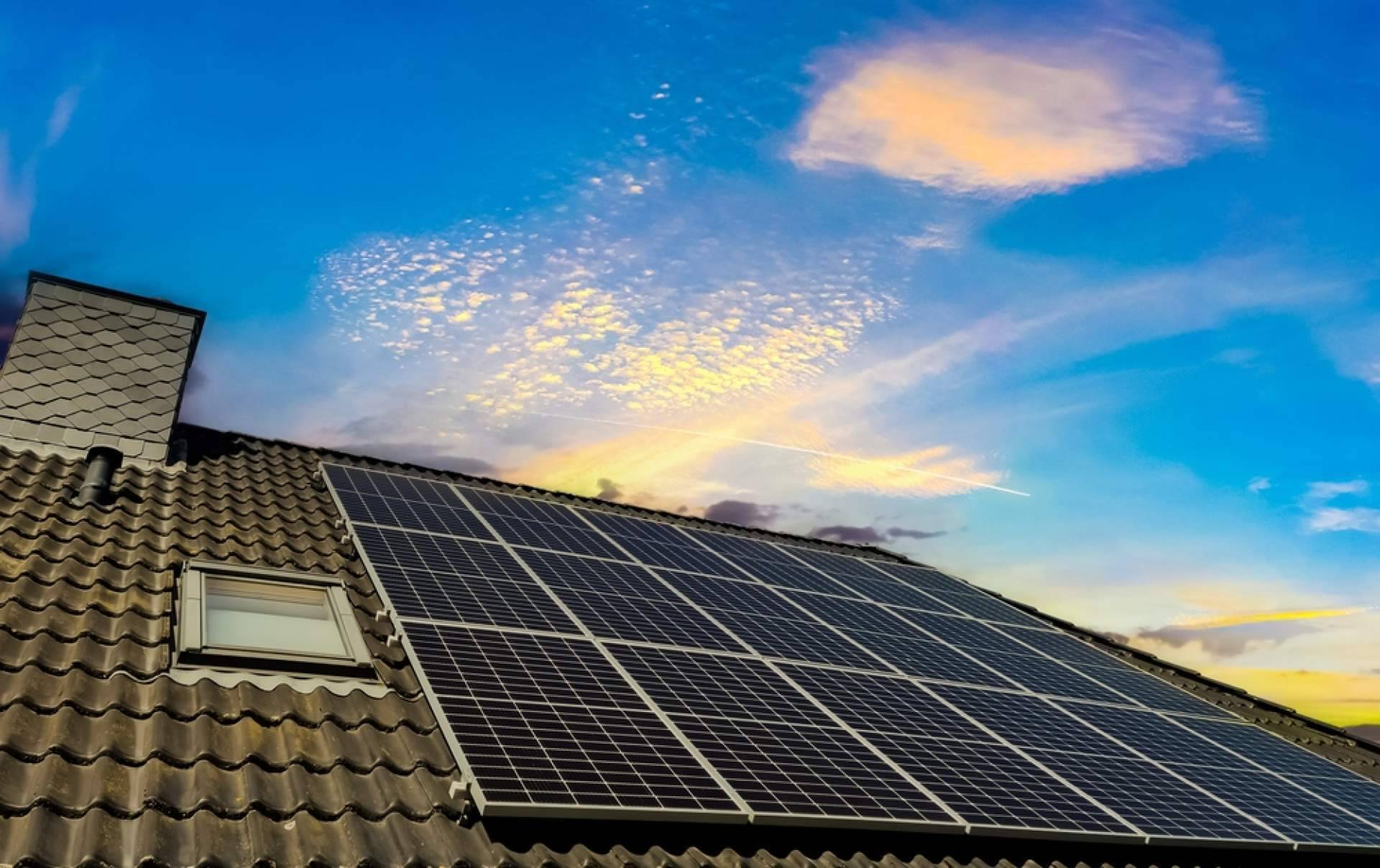Especialistas en instalación placas solares, de la mano de Acierta Eficiencia