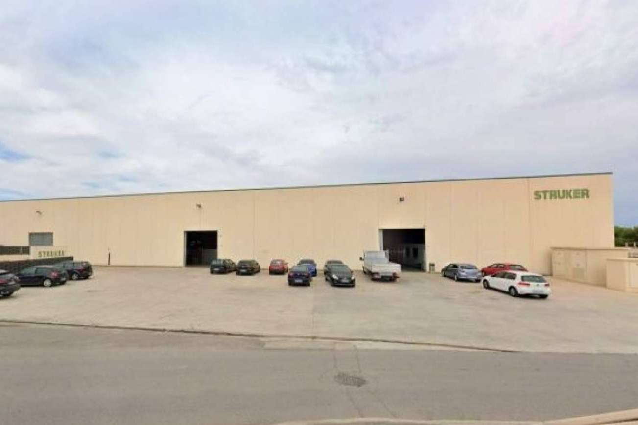 Se subastan en Onda un edificio de oficinas y una nave industrial