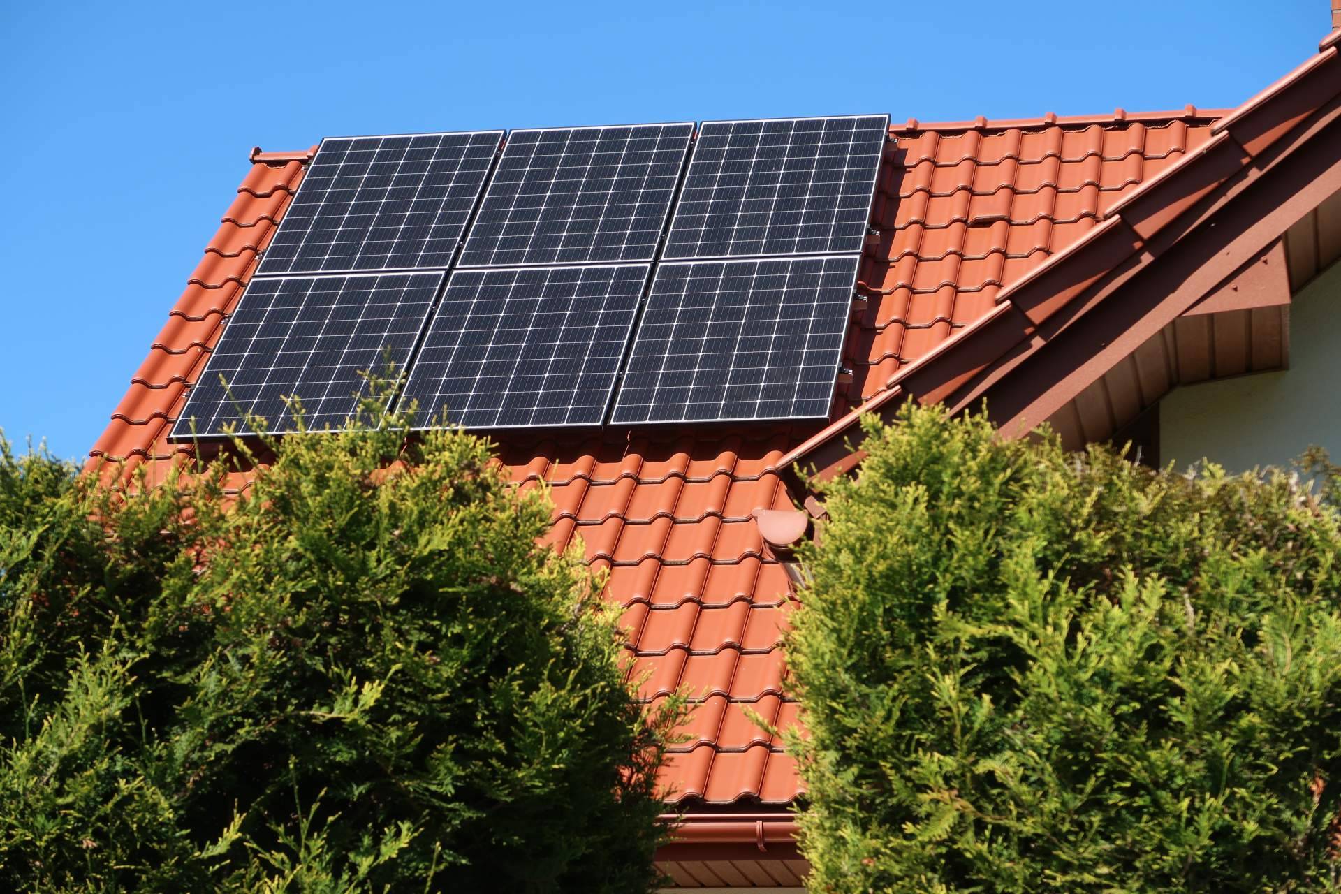 La apuesta de Solar Placa por el aprovechamiento de las horas de luz del verano para ahorrar más en la factura