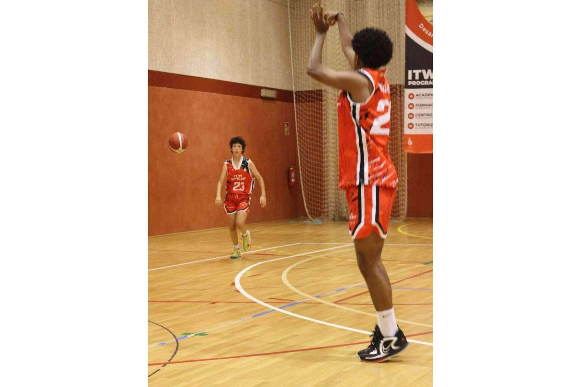 ¿Cómo y dónde aprender las técnicas del baloncesto?