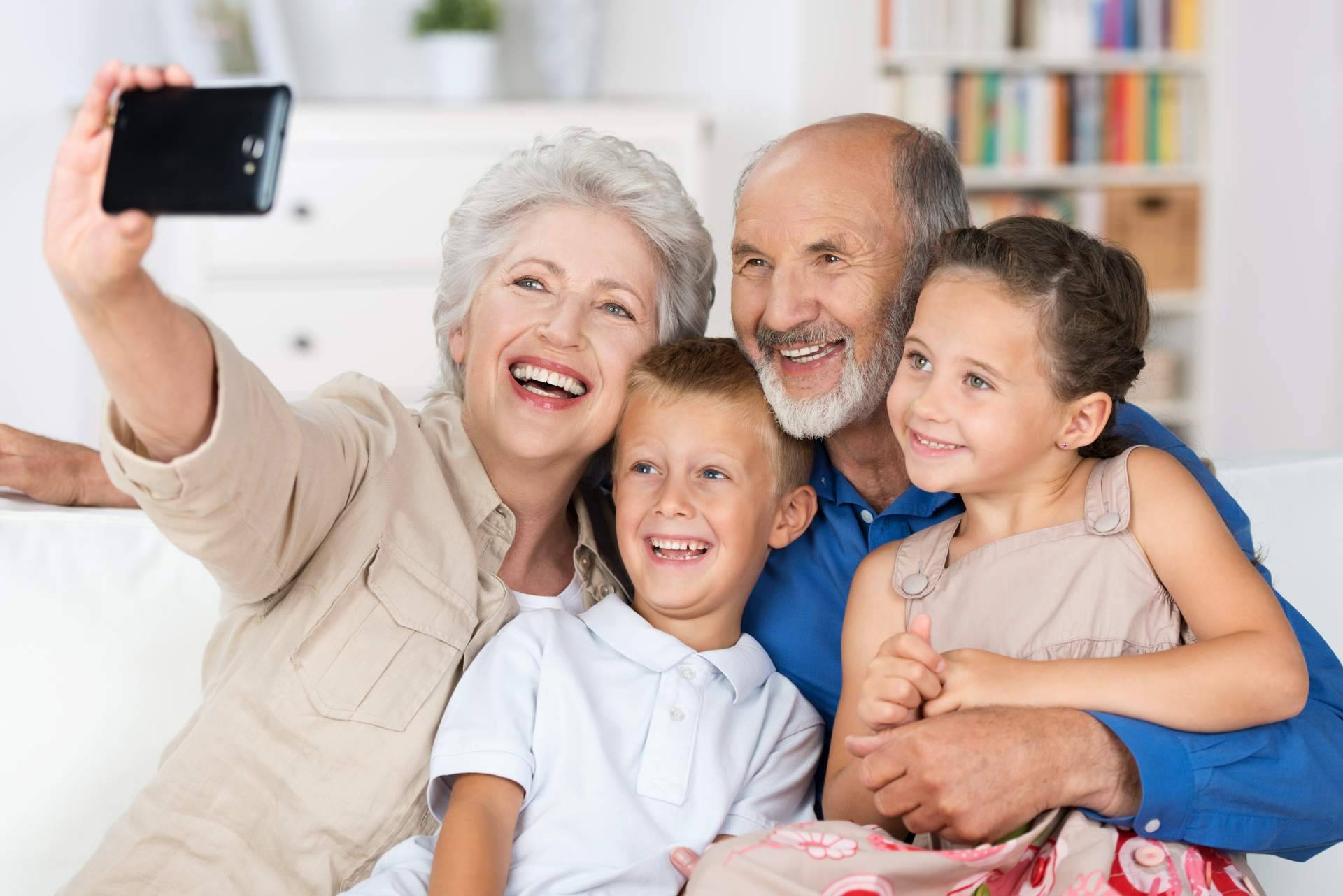 OROC Fibra y Móvil reactiva sus tarifas familiares para compartir datos en el Día del Abuelo